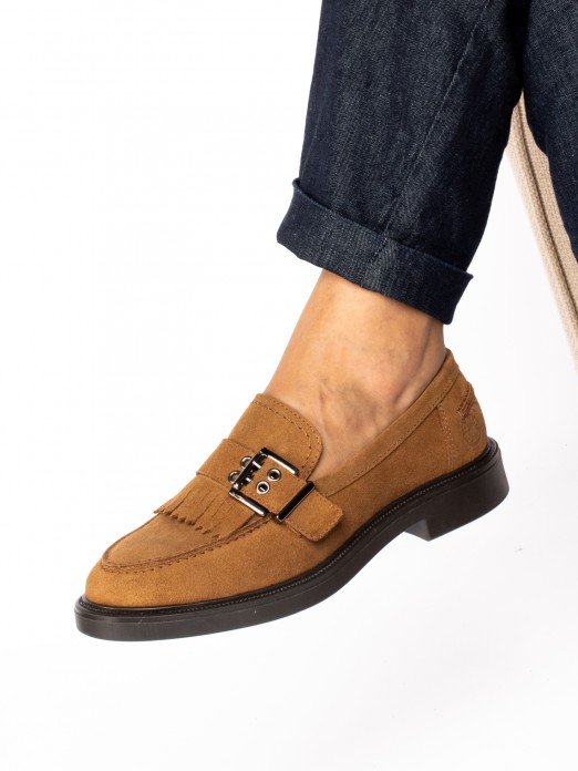 Suede moccasin with fringe