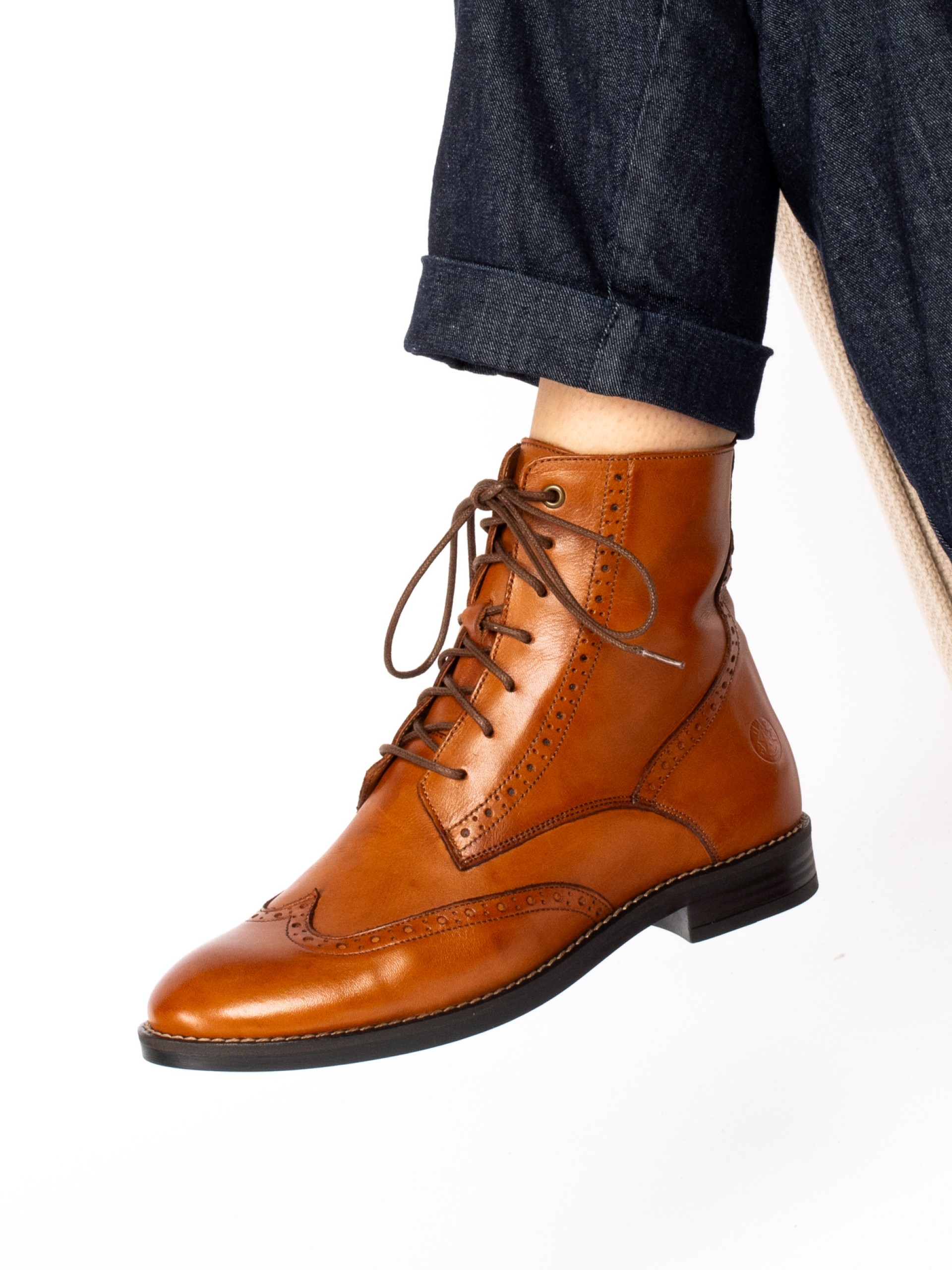 Botim Oxford Atacadores em Pele