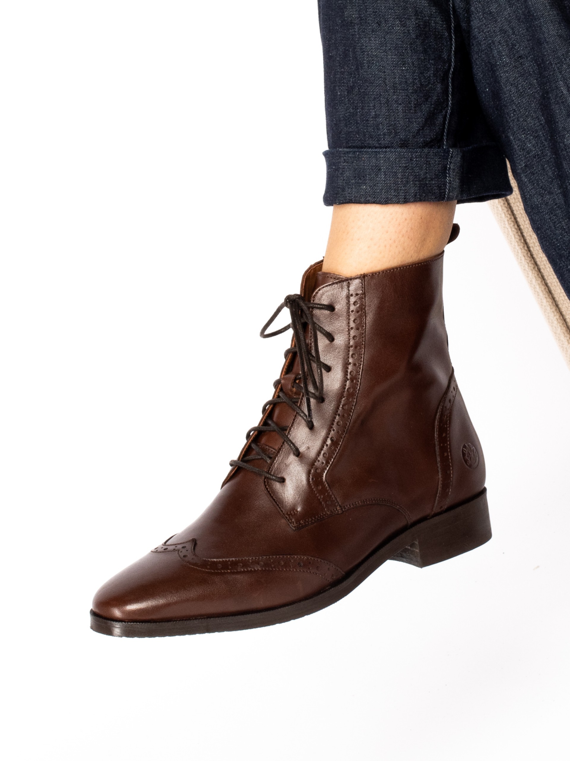 Botim Oxford em Pele