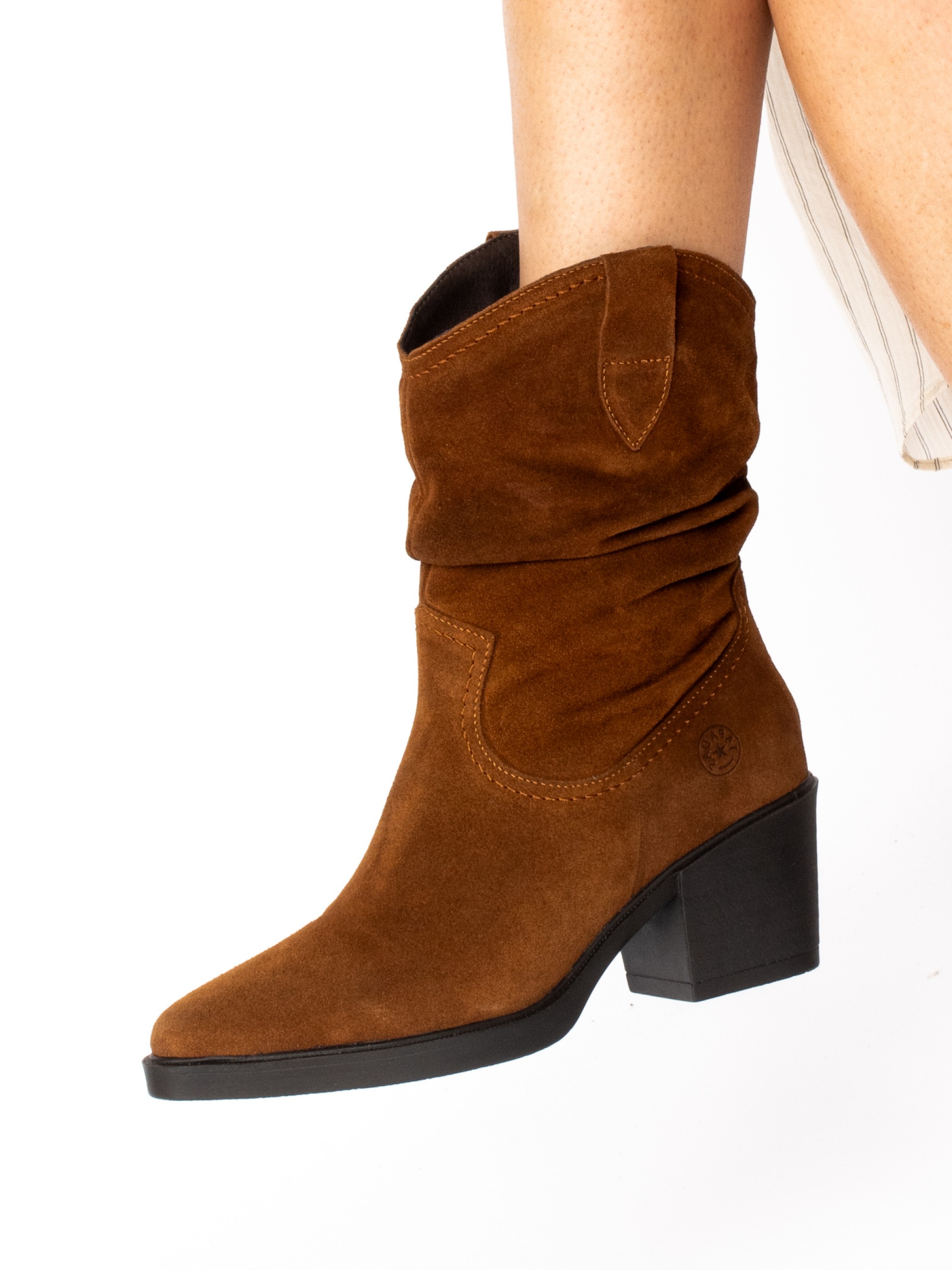 Bota Texana Meio Cano em Camurça