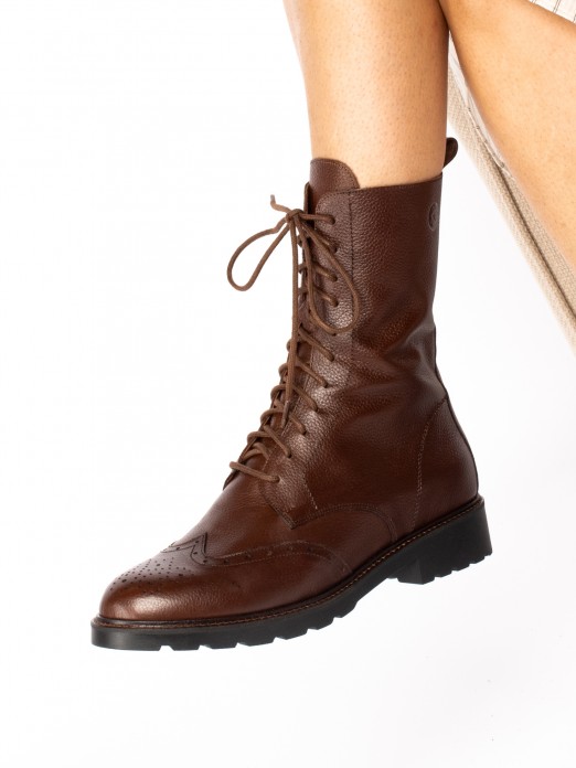Bota Meio Cano em Pele
