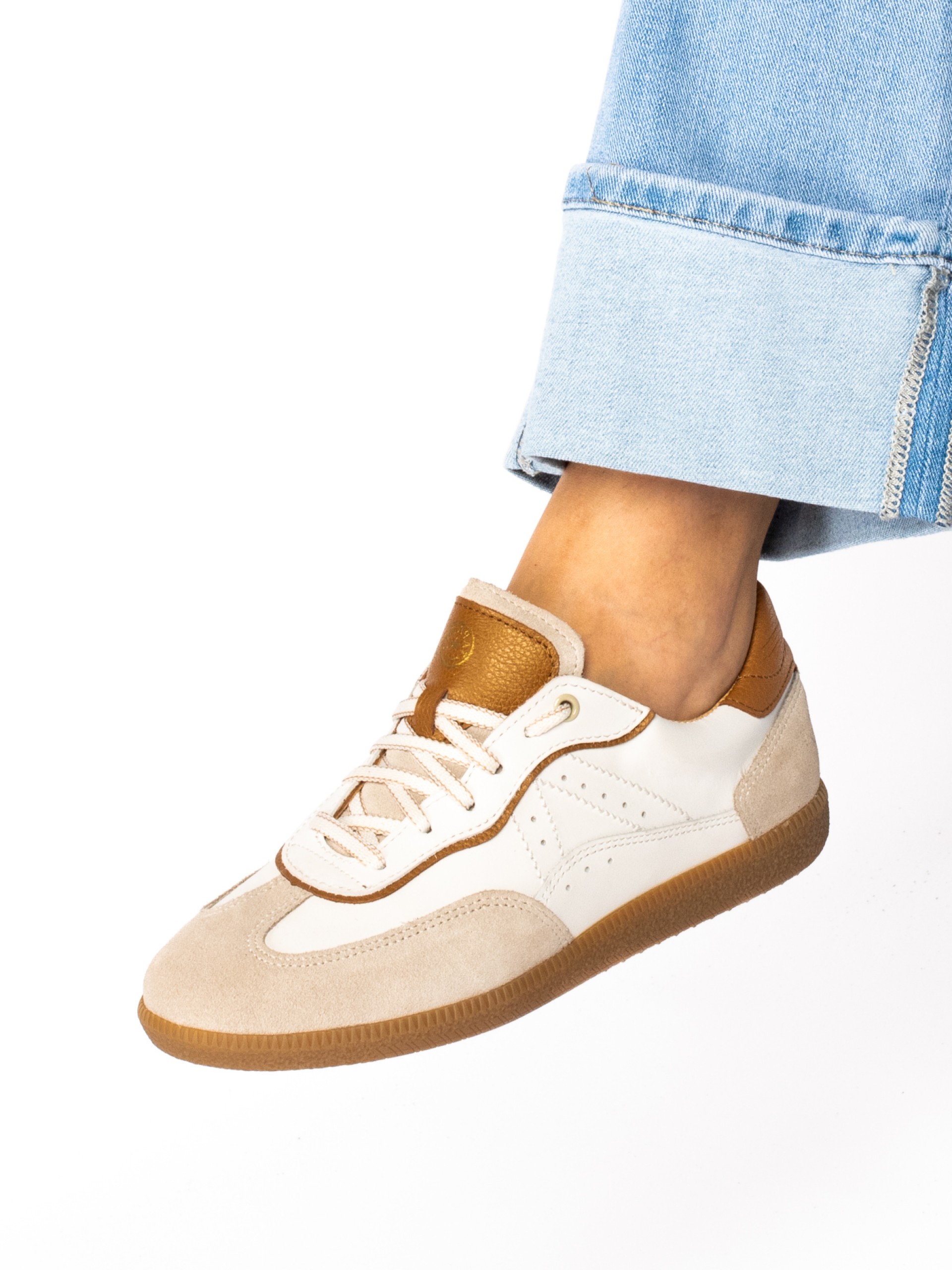 Sapato Desportivo em Pele com detalhes em camurça