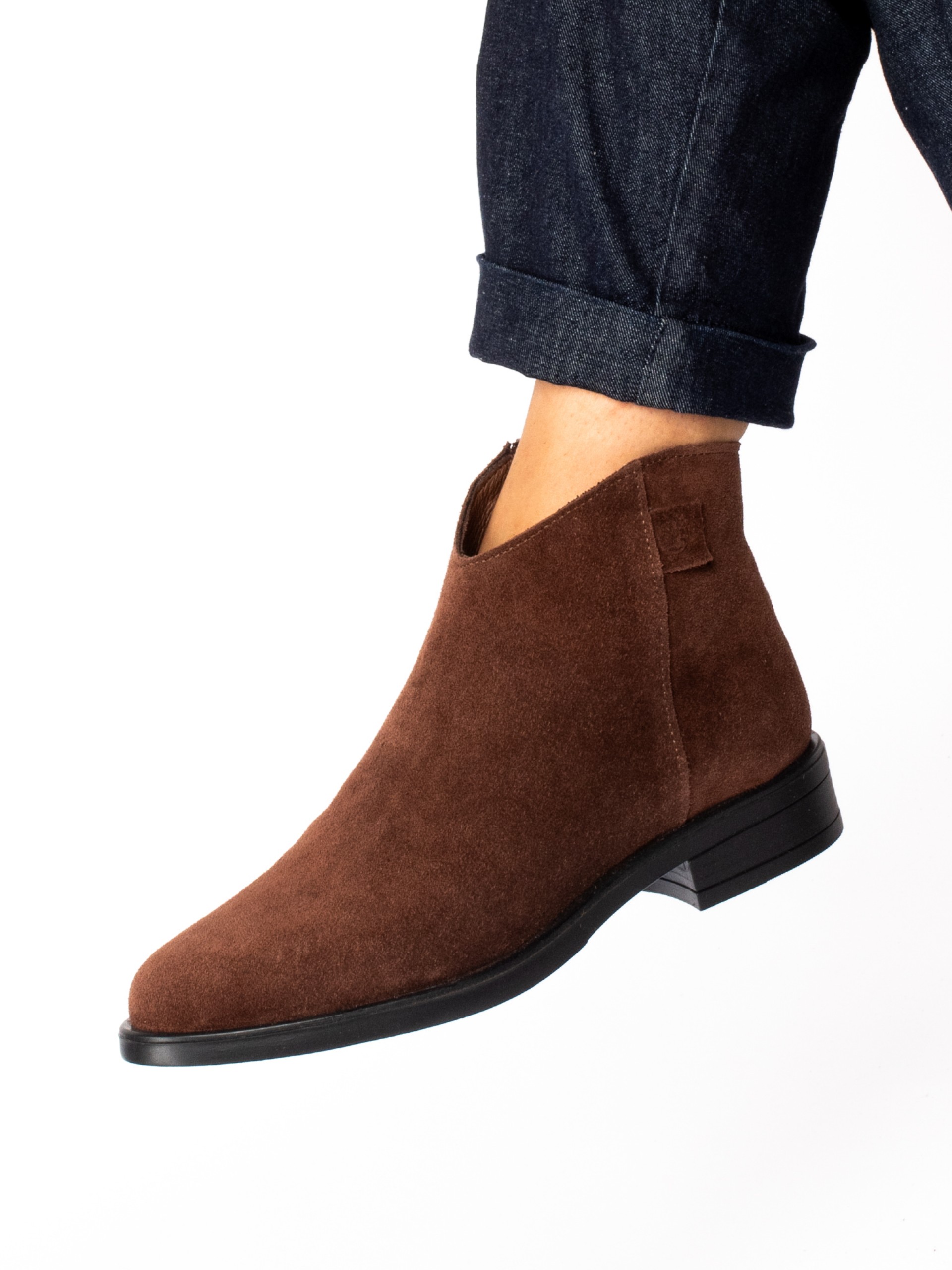 Botim Curto em Camurça