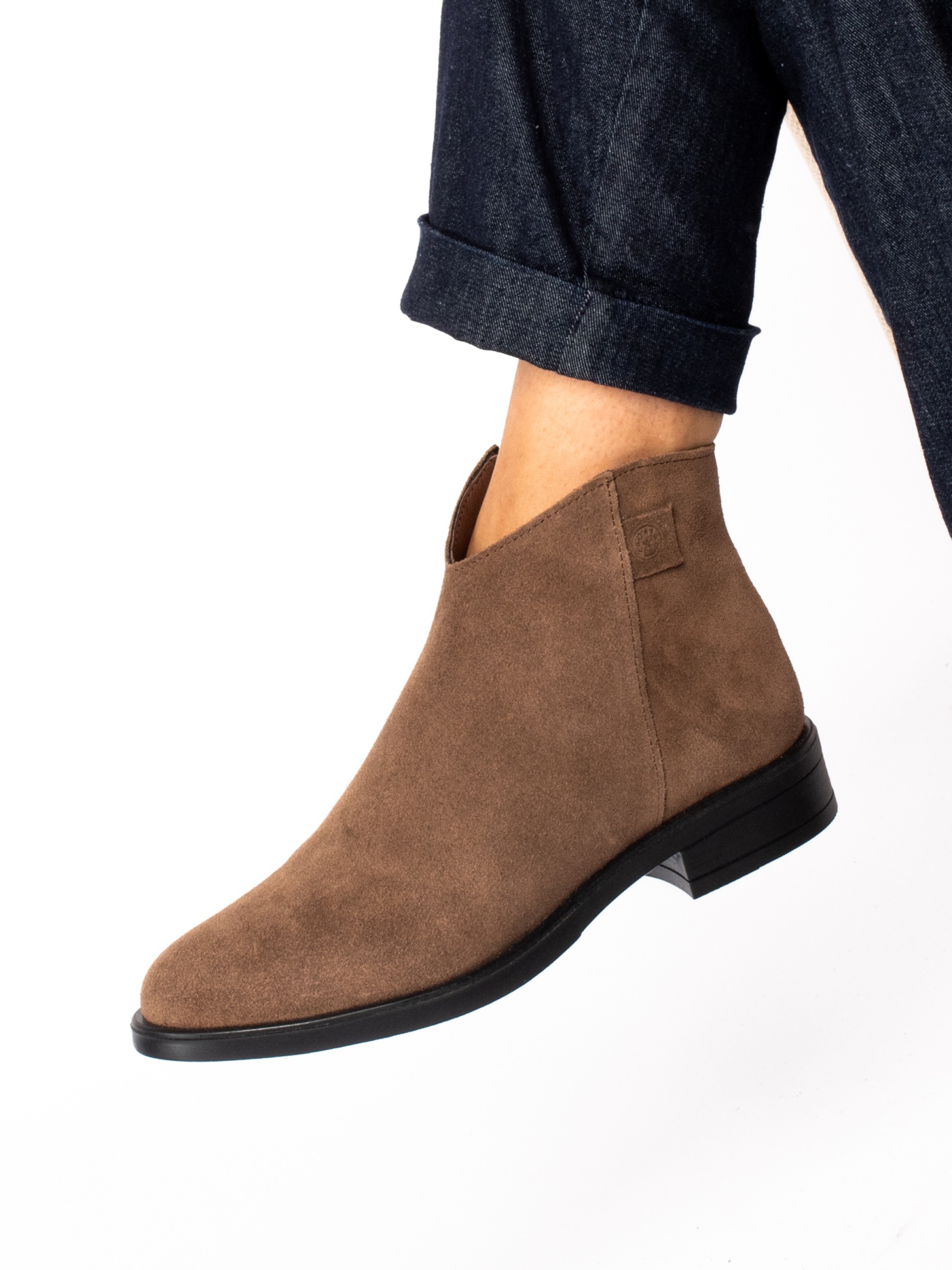 Botim Curto em Camurça