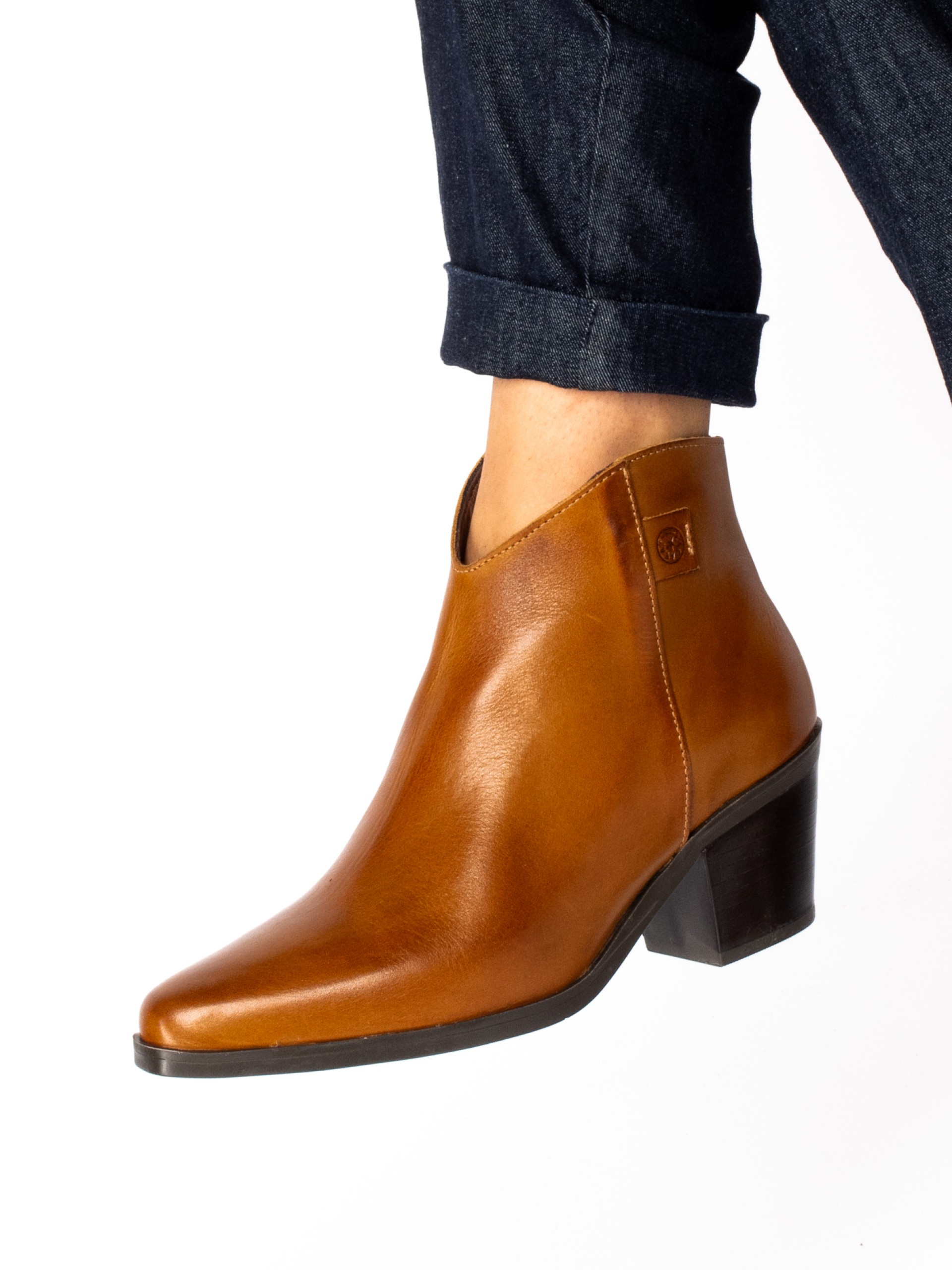 Botim de Salto em Pele