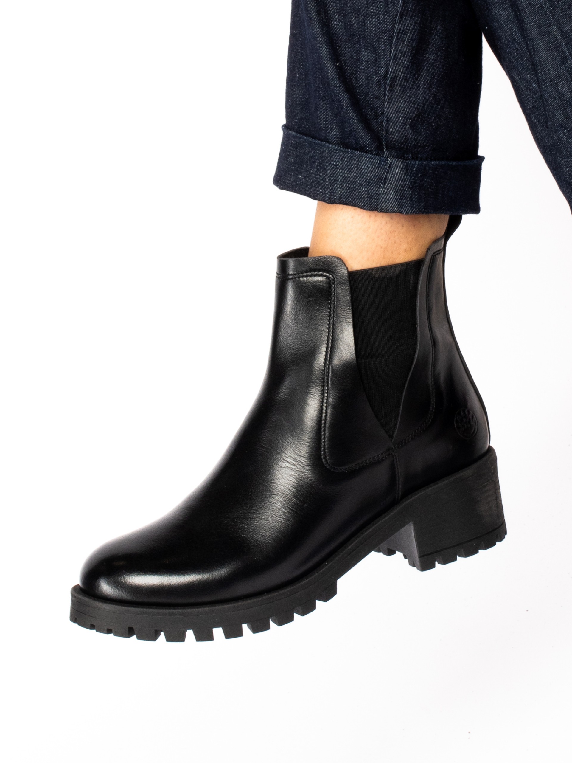 Leather ankle boots with
structured sole