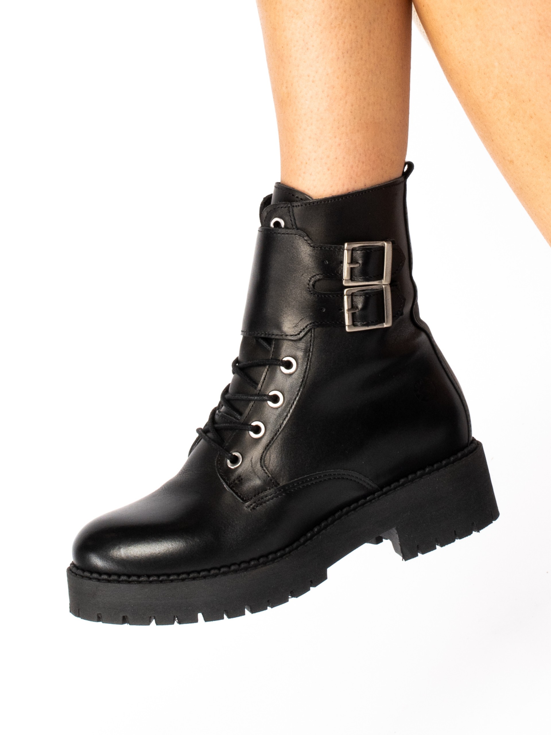 Botim Militar em Pele
com Fivelas