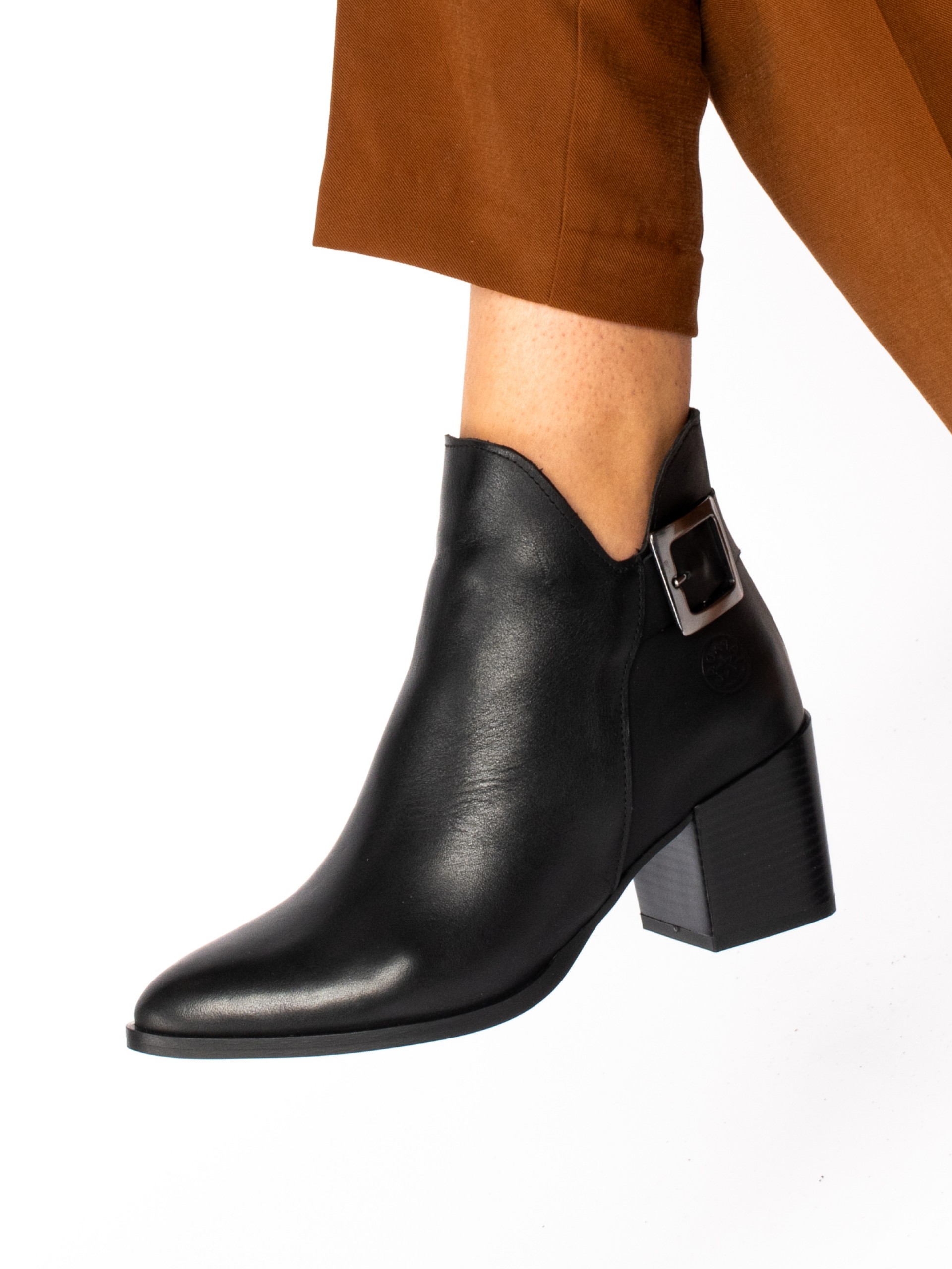 Botim de Salto em Pele