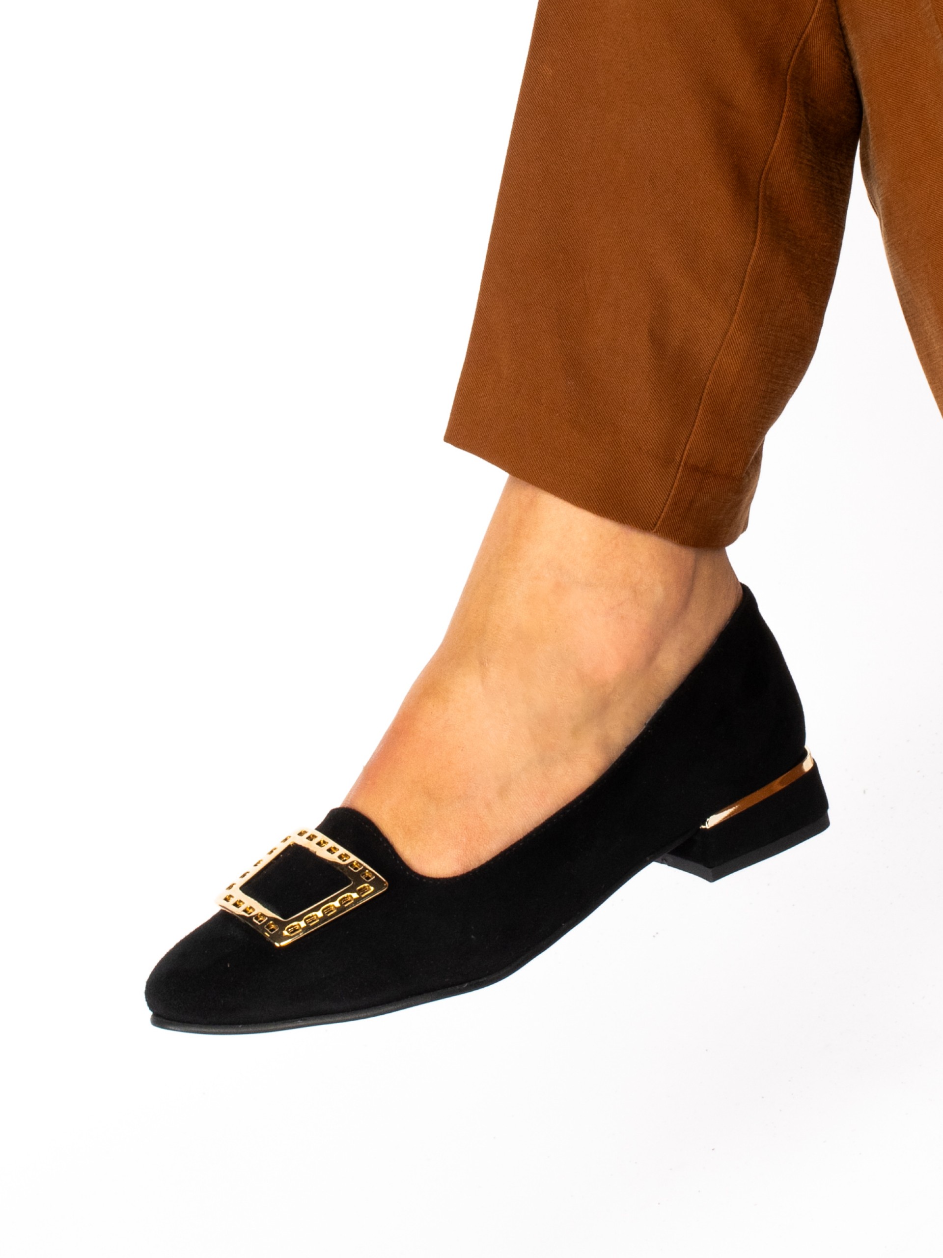 Low-heeled suede shoe with gold detail.