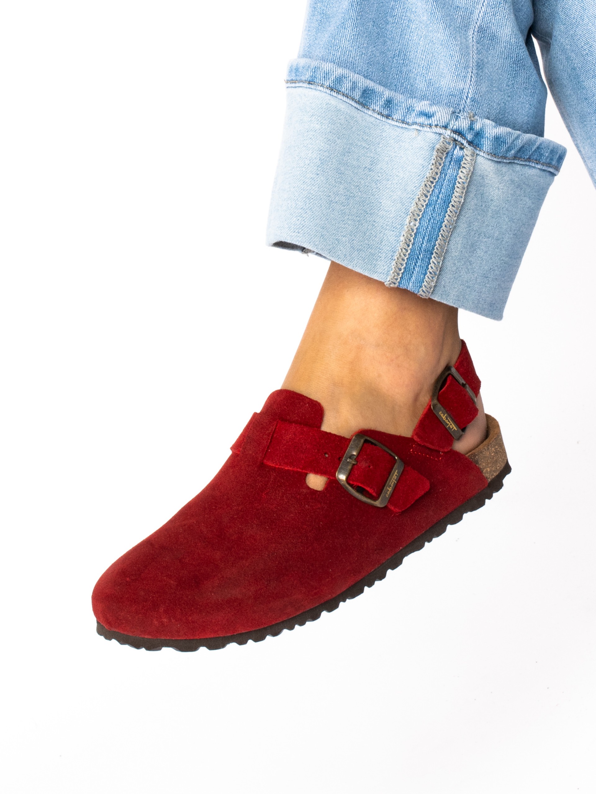 Clogs em camurça com tira no calcanhar