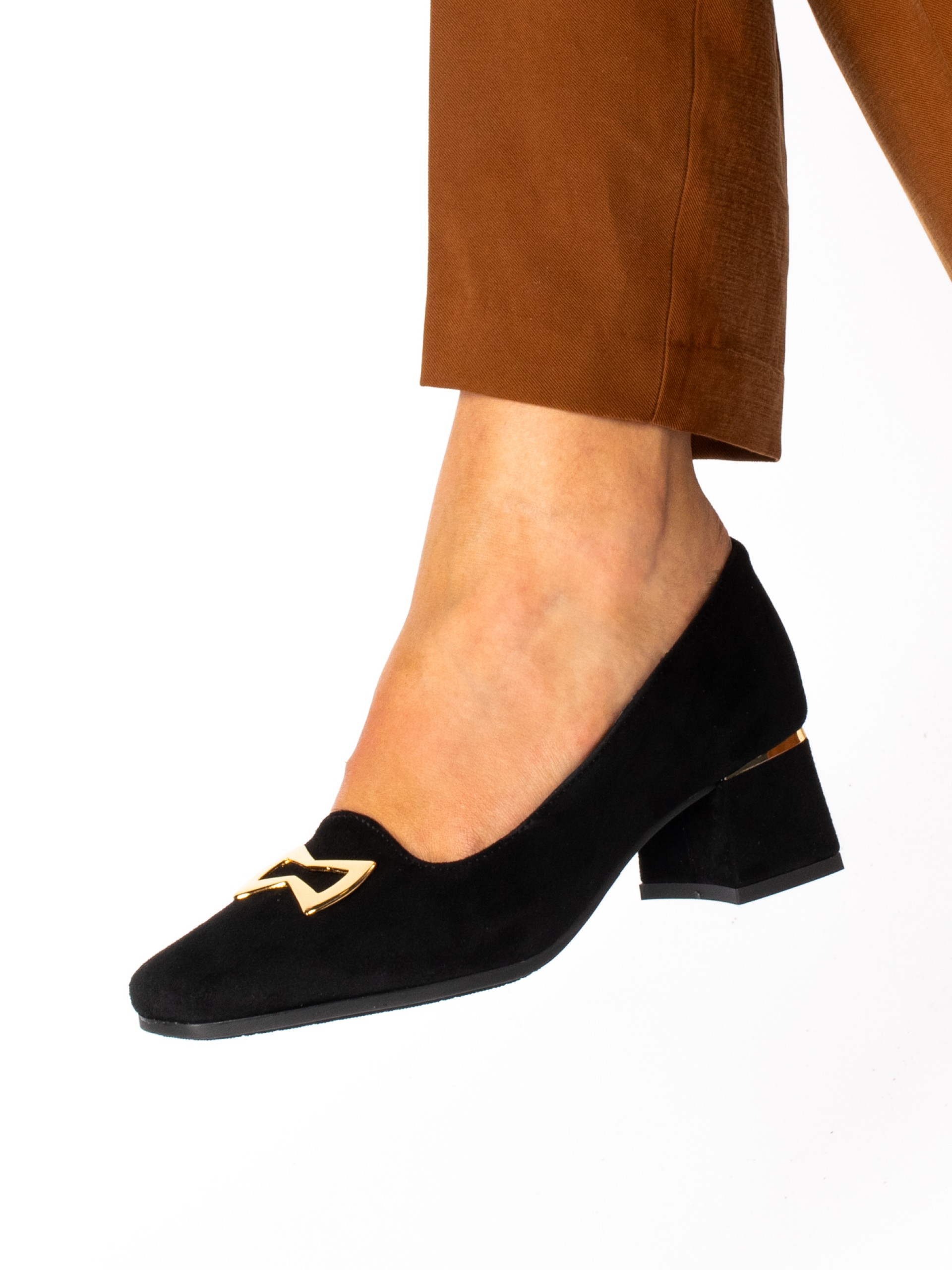 Suede shoe with gold detail