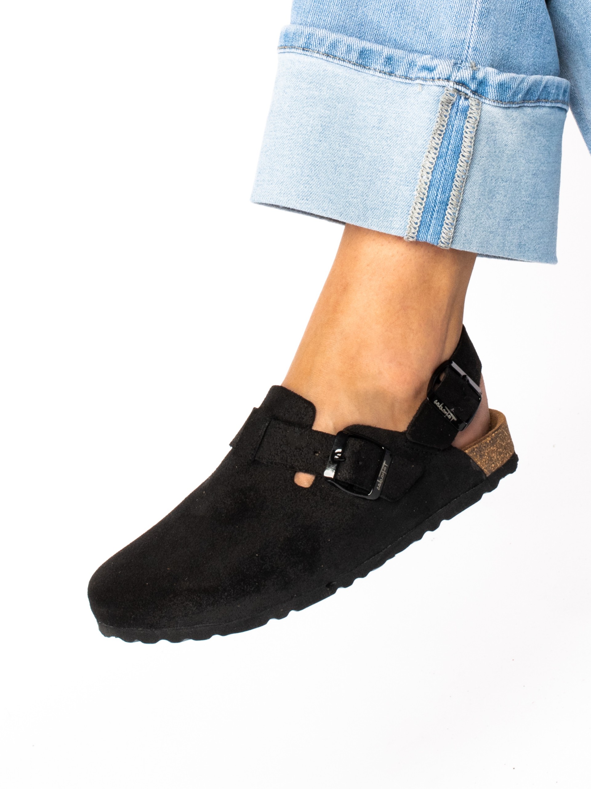 Clogs em camurça com tira no calcanhar