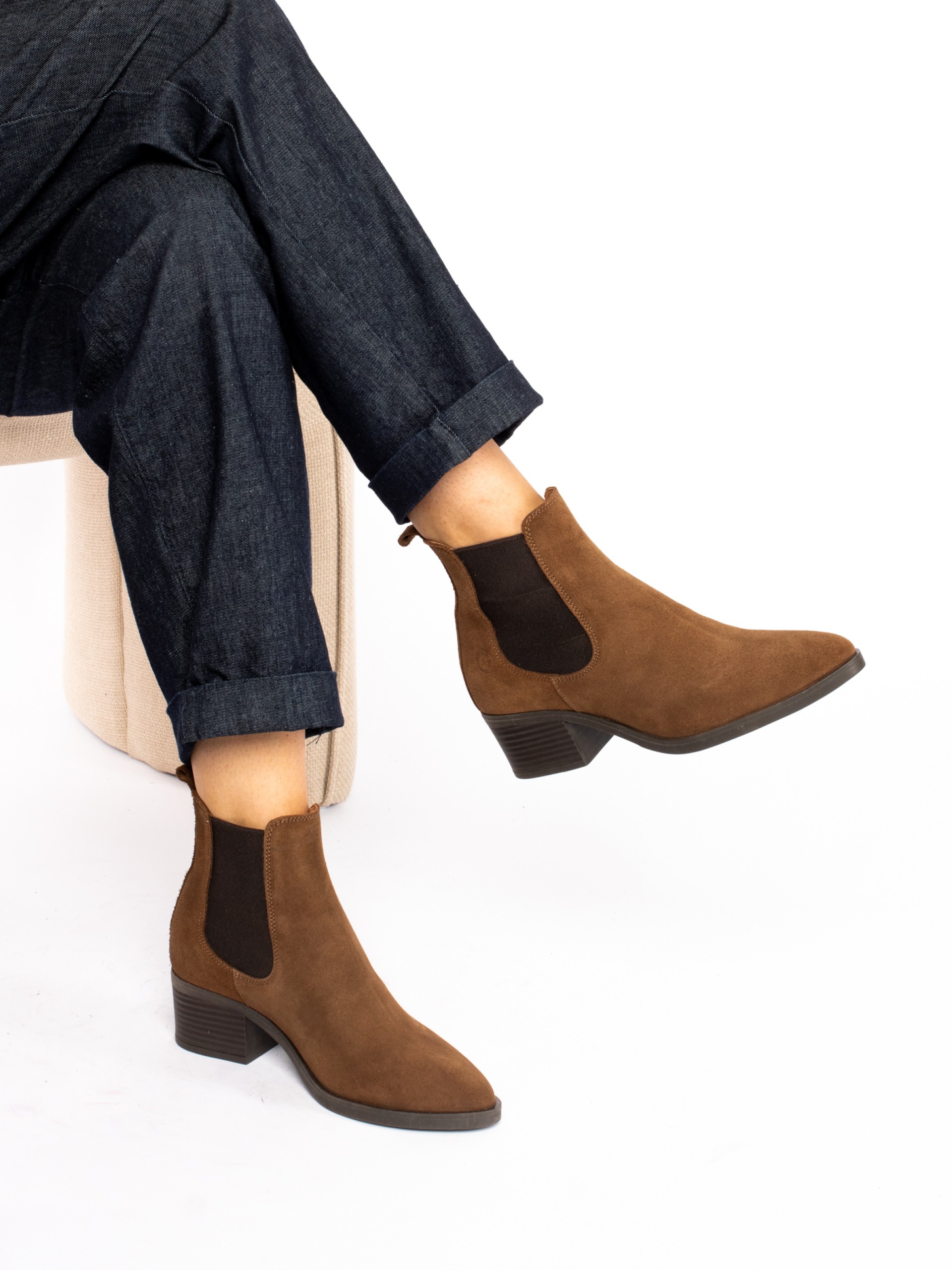 Suede Boot with Heel and Elastic