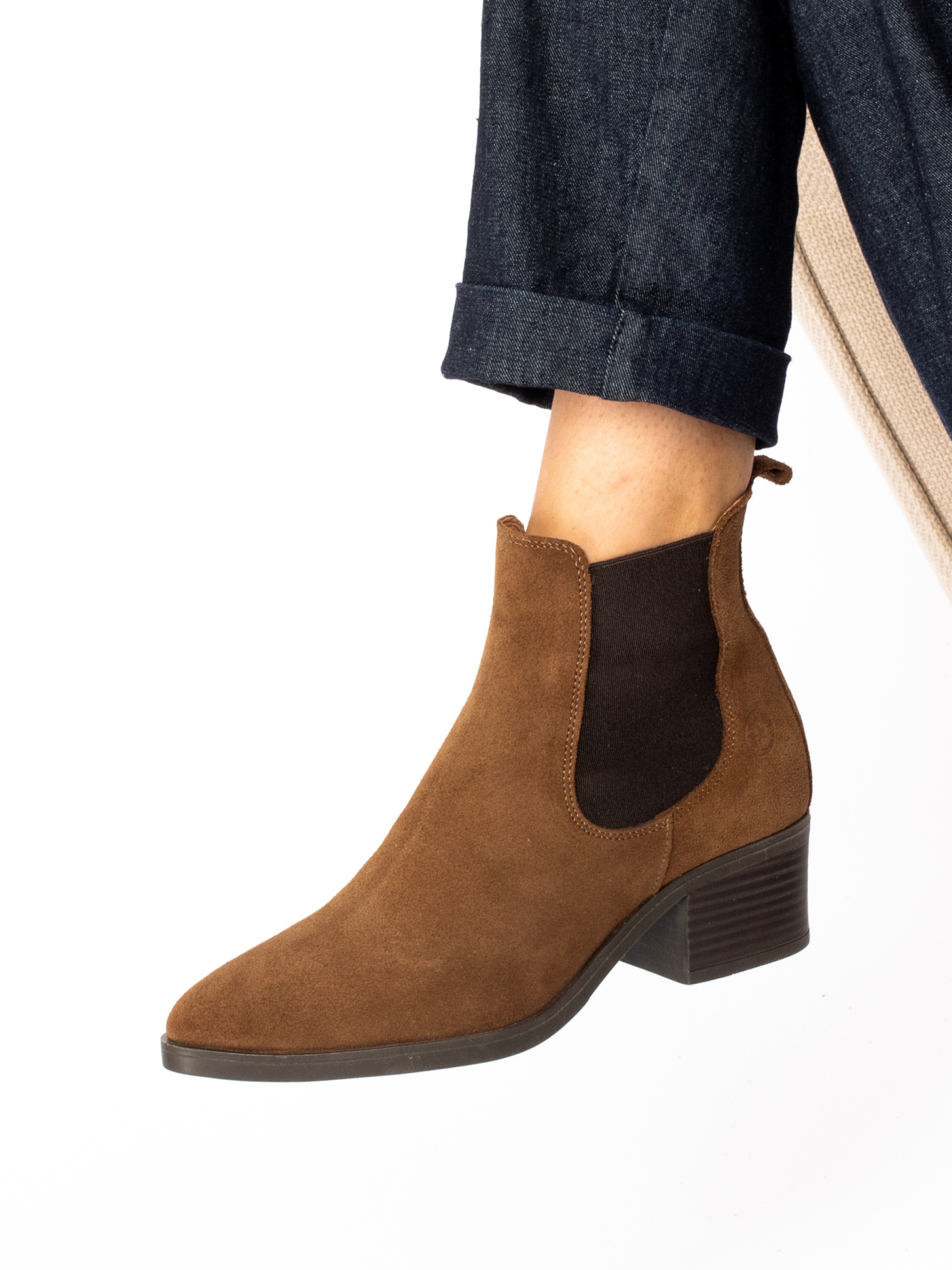 Suede Boot with Heel and Elastic