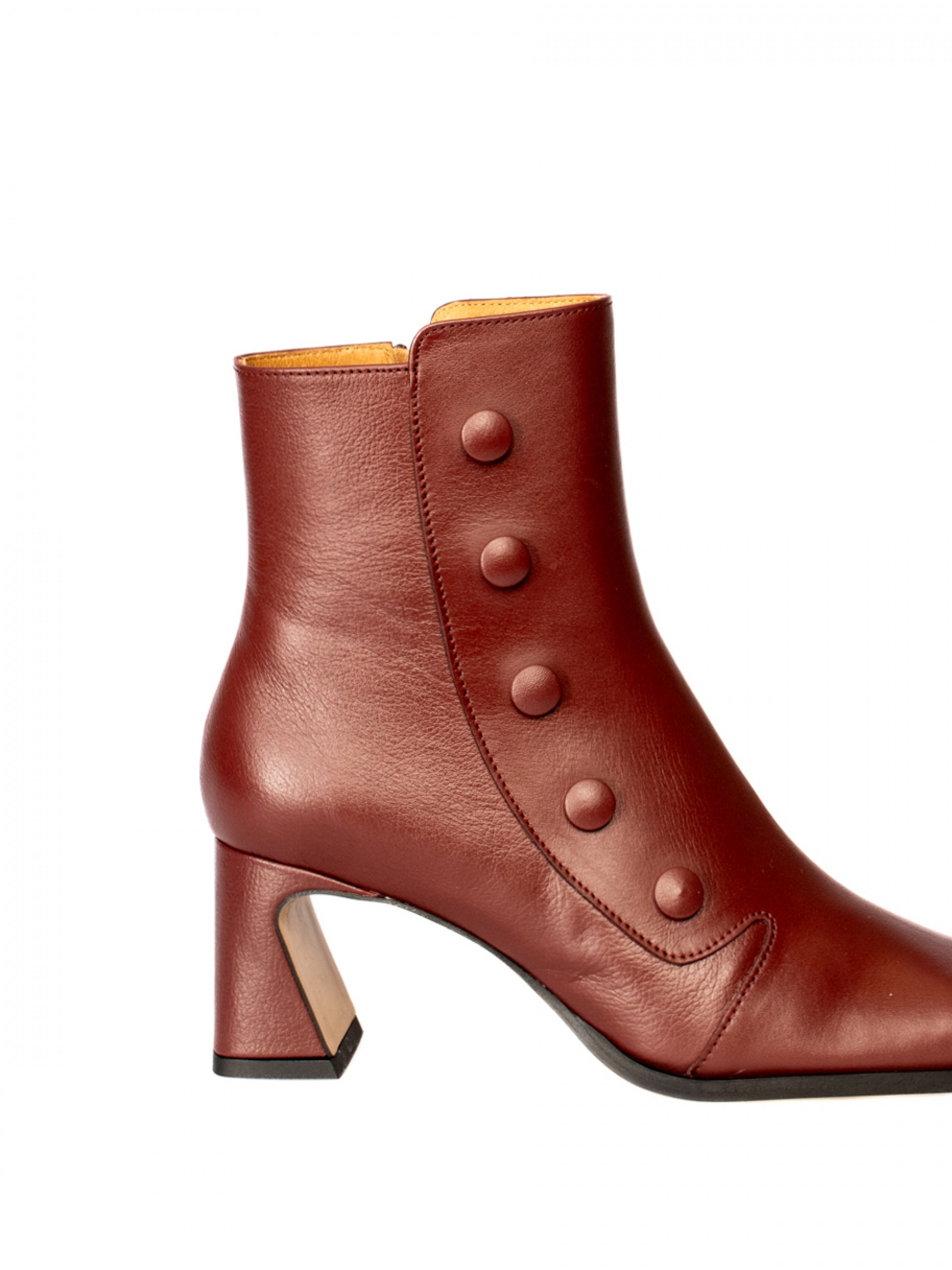 High heel ankle boots with leather buttons