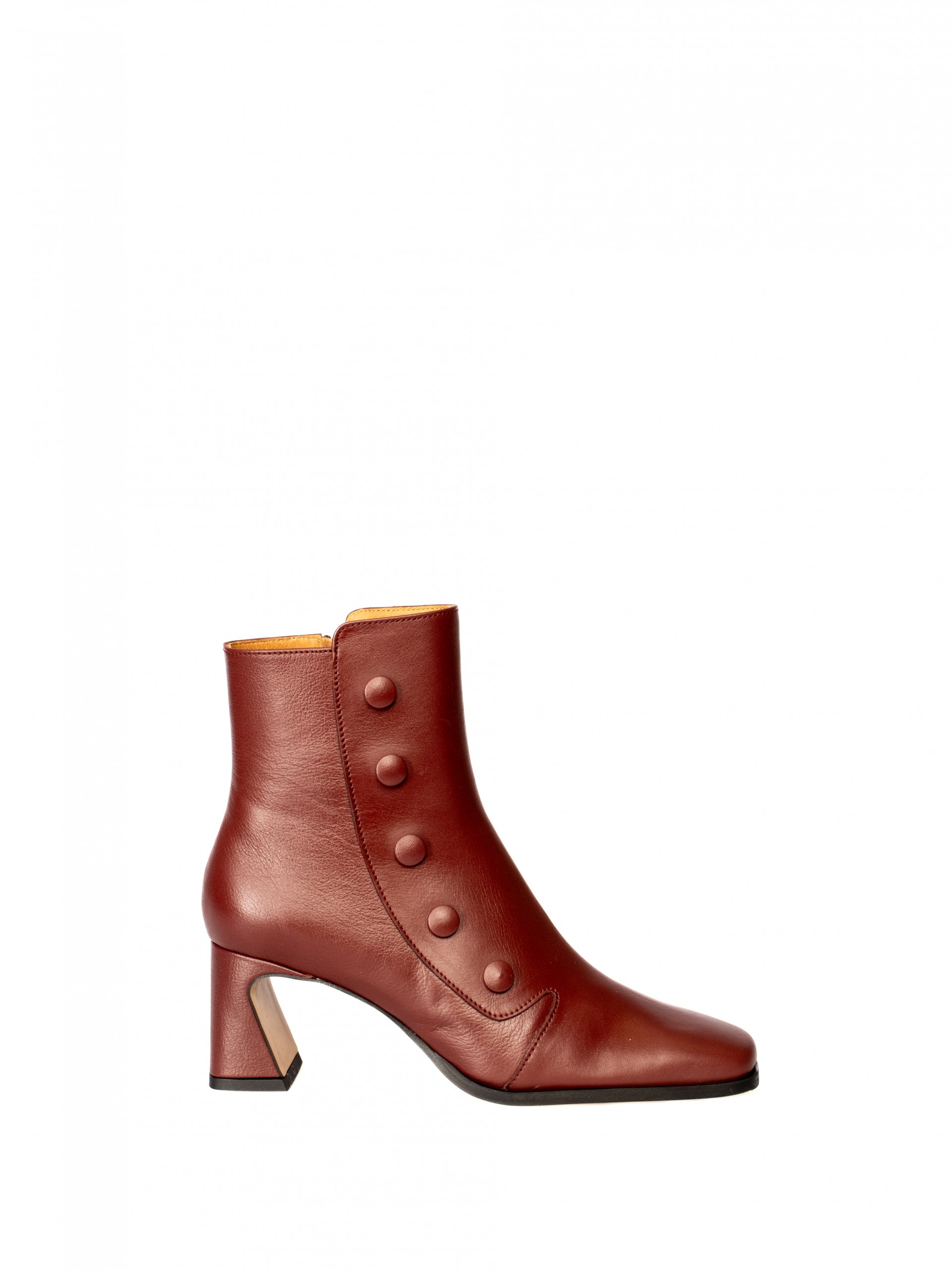 High heel ankle boots with leather buttons