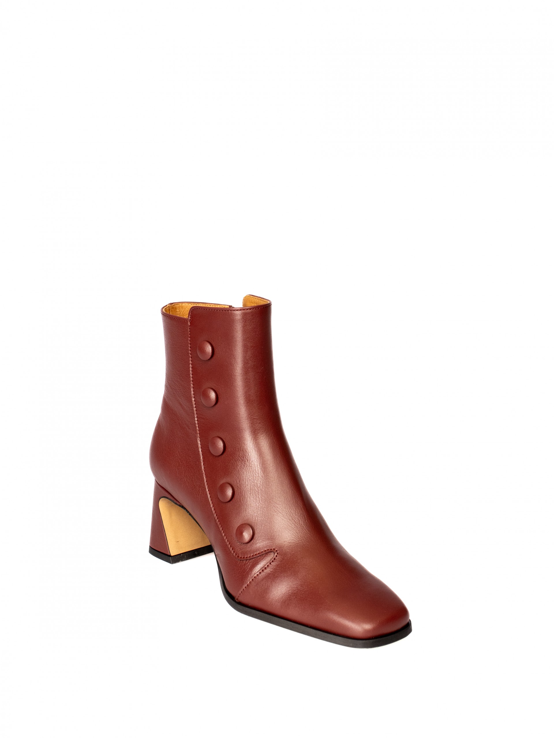 High heel ankle boots with leather buttons