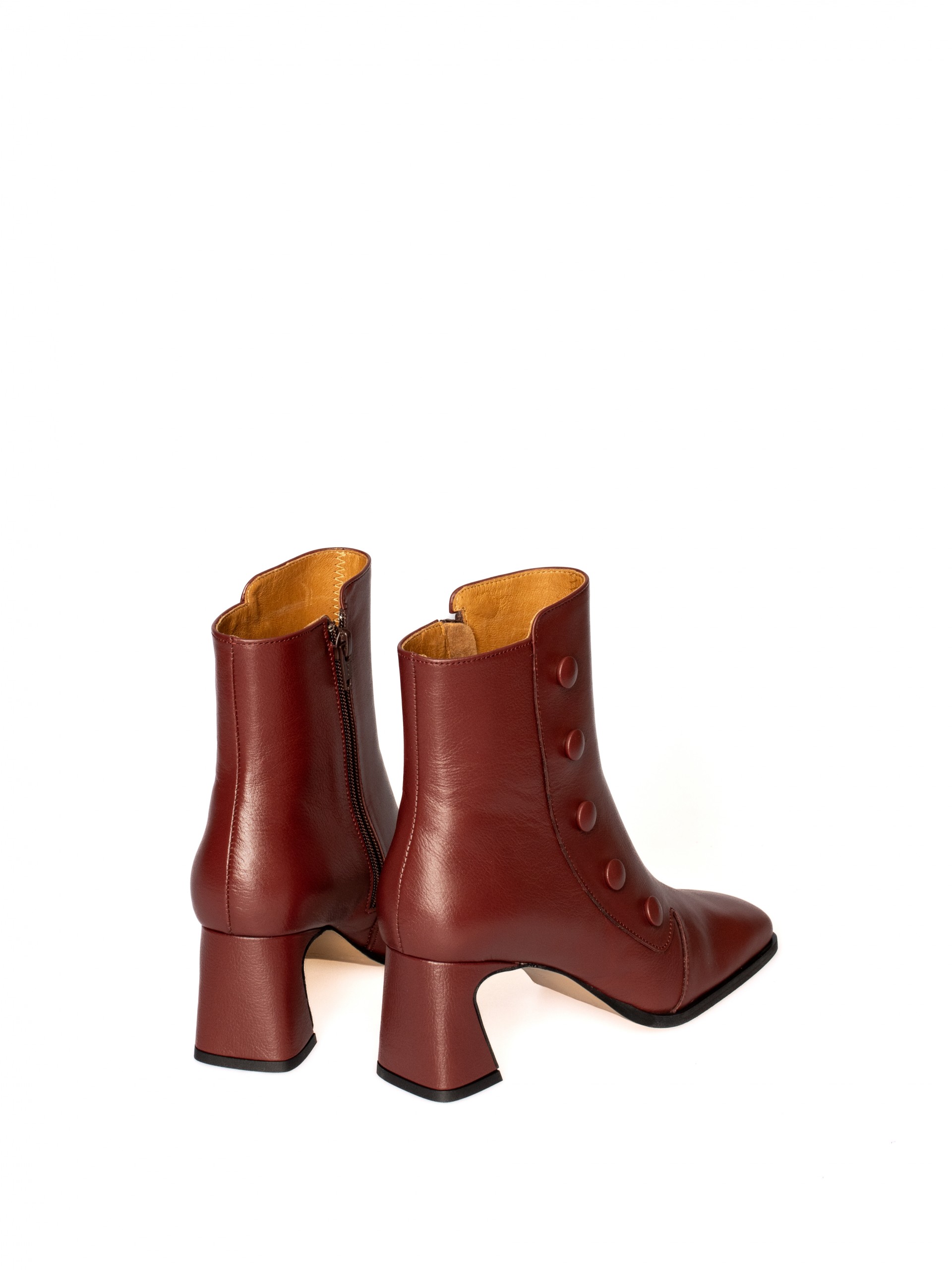 High heel ankle boots with leather buttons