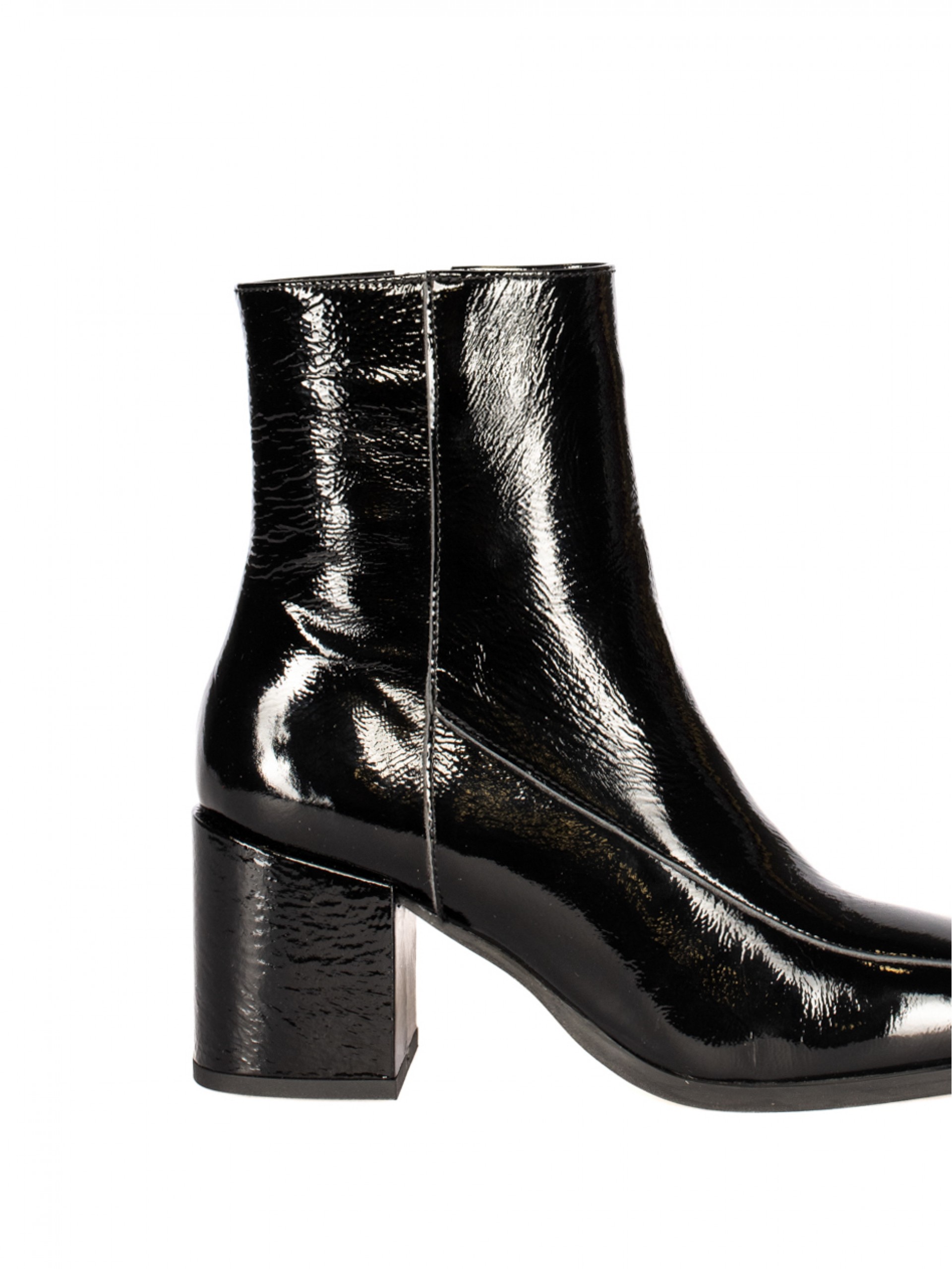 Botim de Salto Alto em Verniz