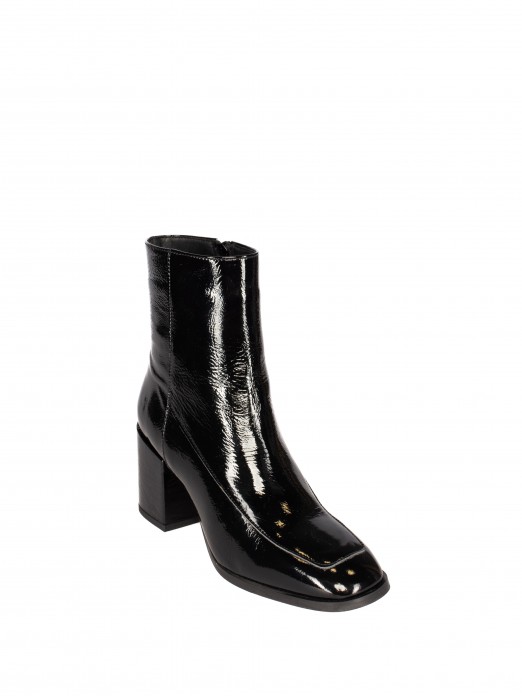 Botim de Salto Alto em Verniz Botim de Salto Alto em Verniz