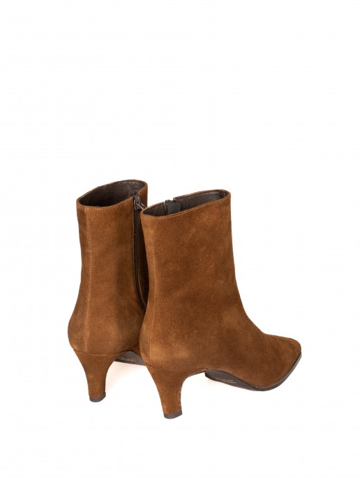 Botim de Salto em Camurça Botim de Salto em Camurça