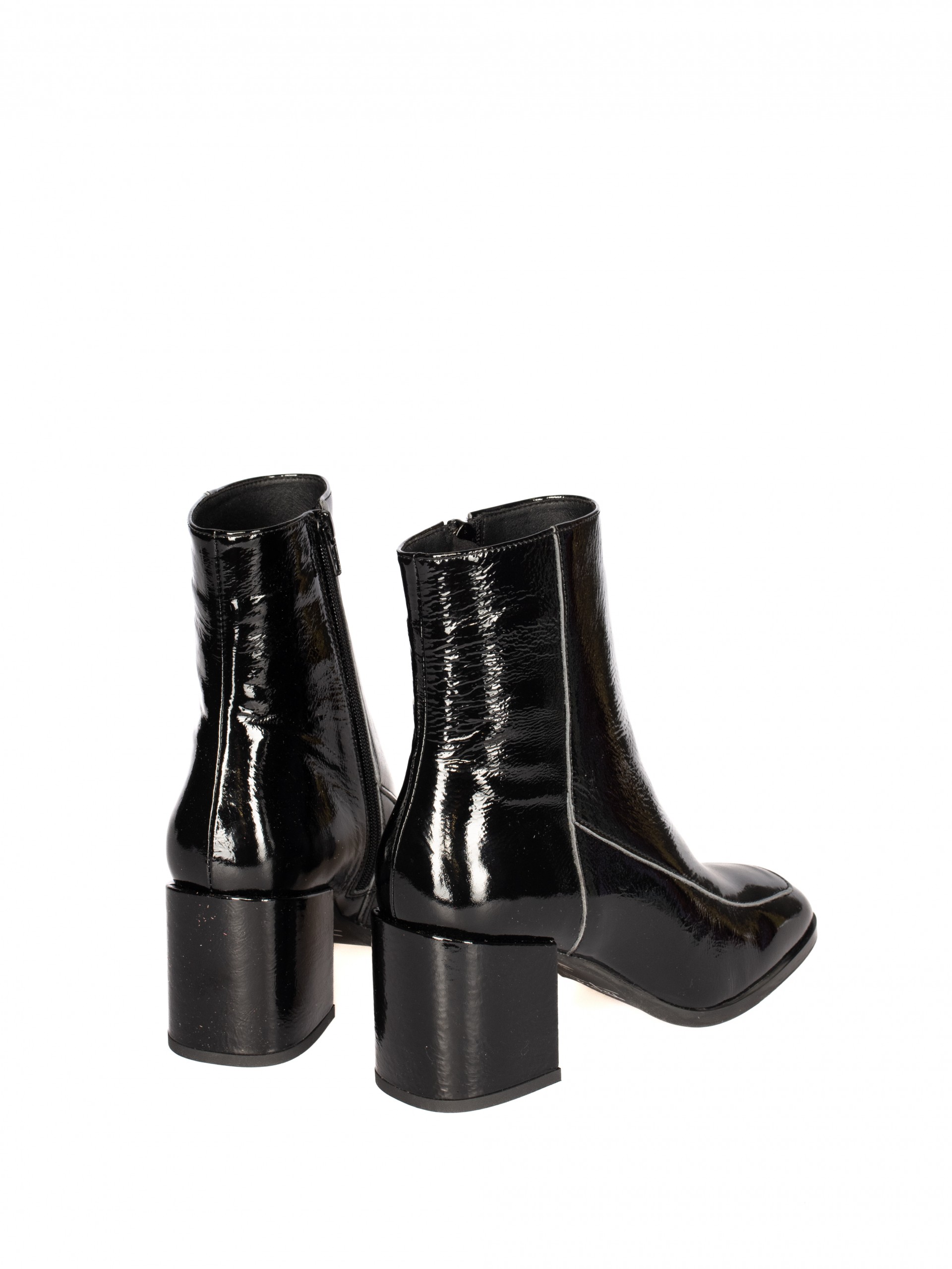 Botim de Salto Alto em Verniz