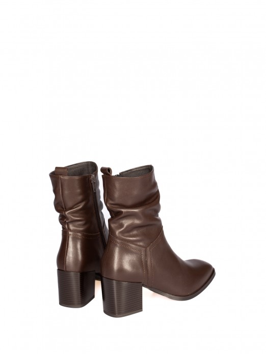 Botim de salto em Pele em cano enrugado