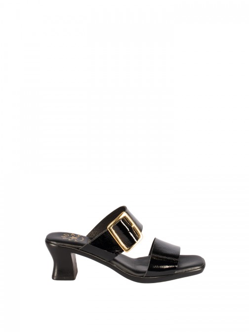 Heeled Mule
with two straps and buckle in patent Heeled Mule
with two straps and buckle in patent