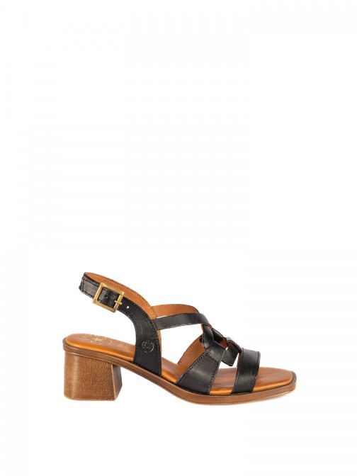 Women�s Leather Sandal with Interwoven Straps