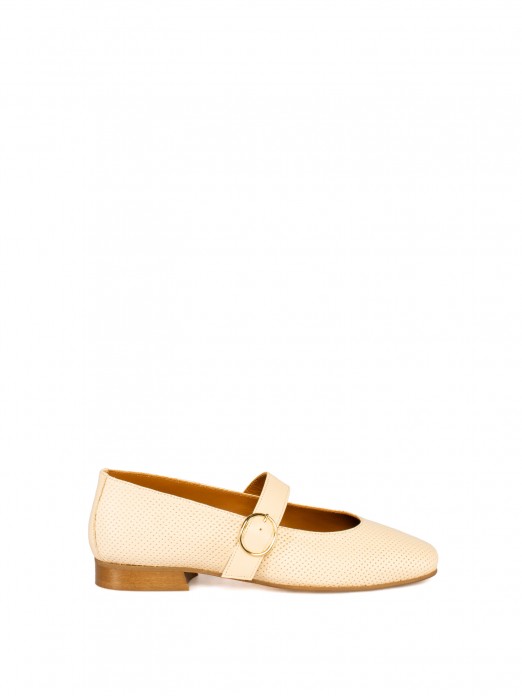 Women’s perforated leather flat shoe Women’s perforated leather flat shoe