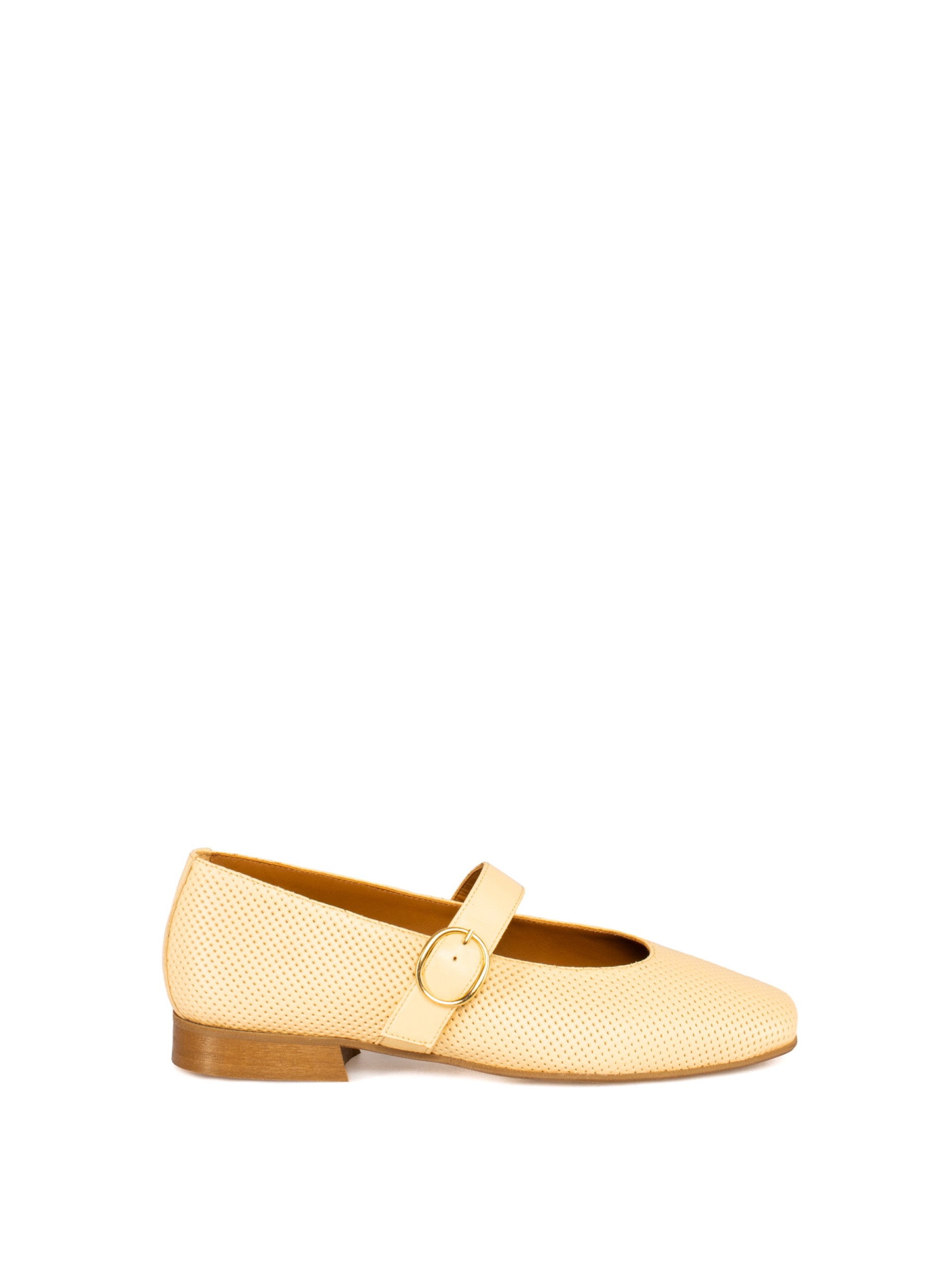 Sapato raso de
senhora em pele perfurada