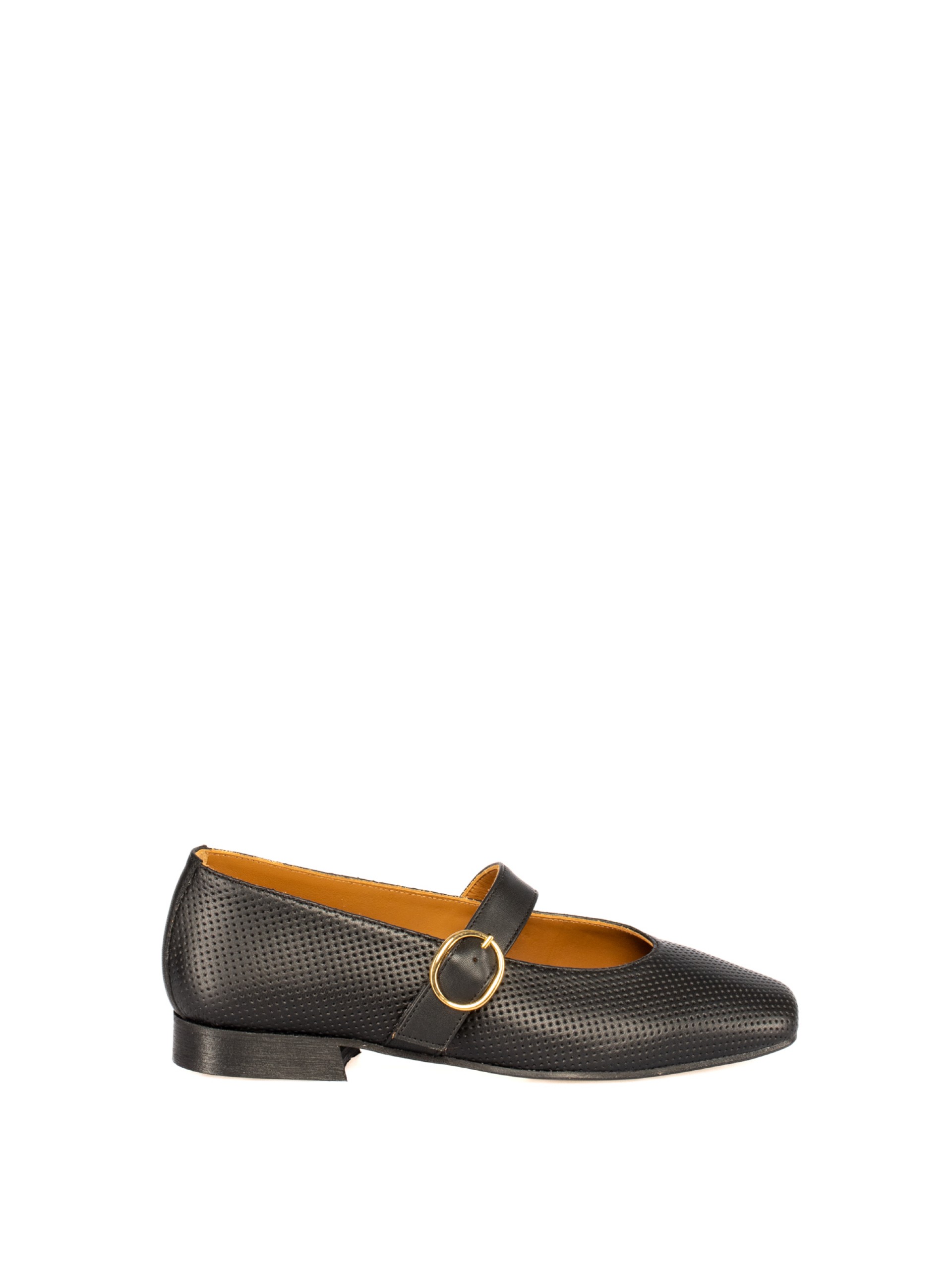 Sapato raso de
senhora em pele perfurada