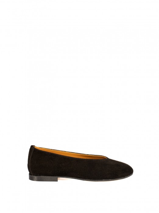 Women�s suede flat shoe