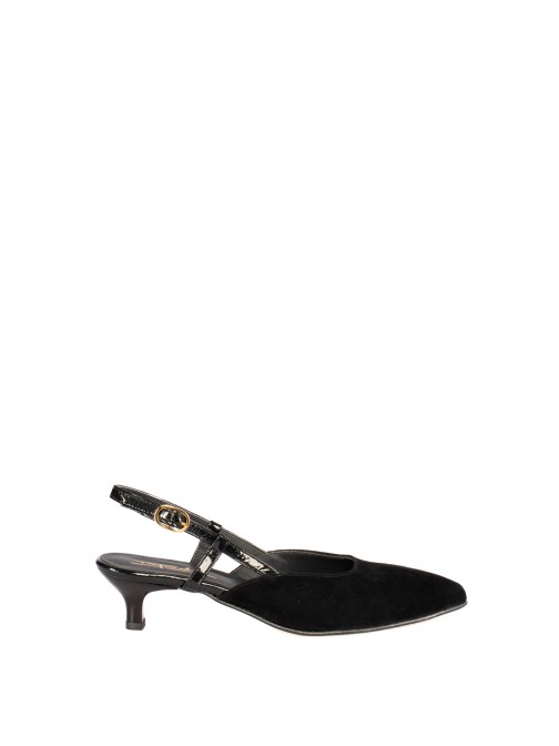 Women�s suede kitten heel shoe