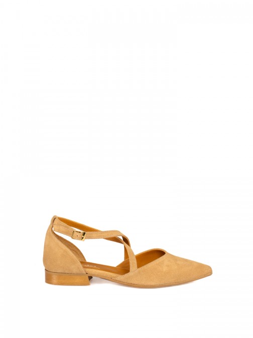 Women�s suede flat shoe with crossed straps