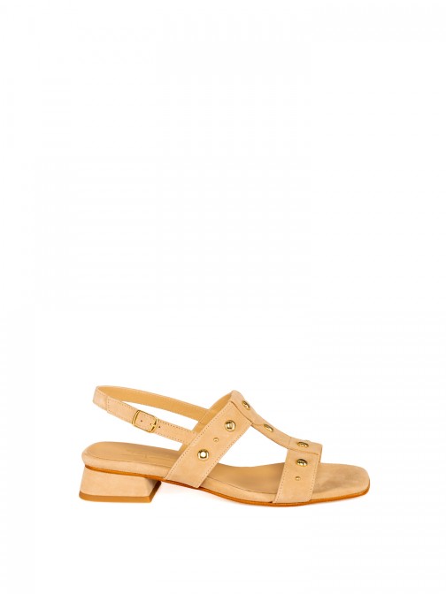 Sand�lia de Senhora em Camur�a com Tachas
