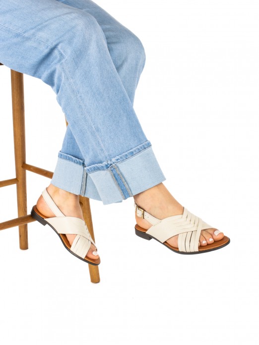 Women�s Flat Leather Sandal with Crossed Straps