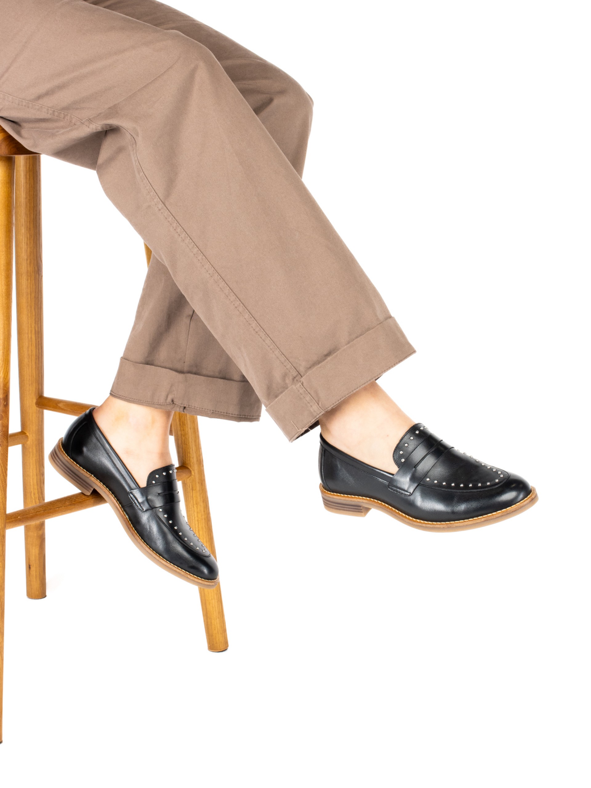Mocassim de Senhora Pele com Tachas