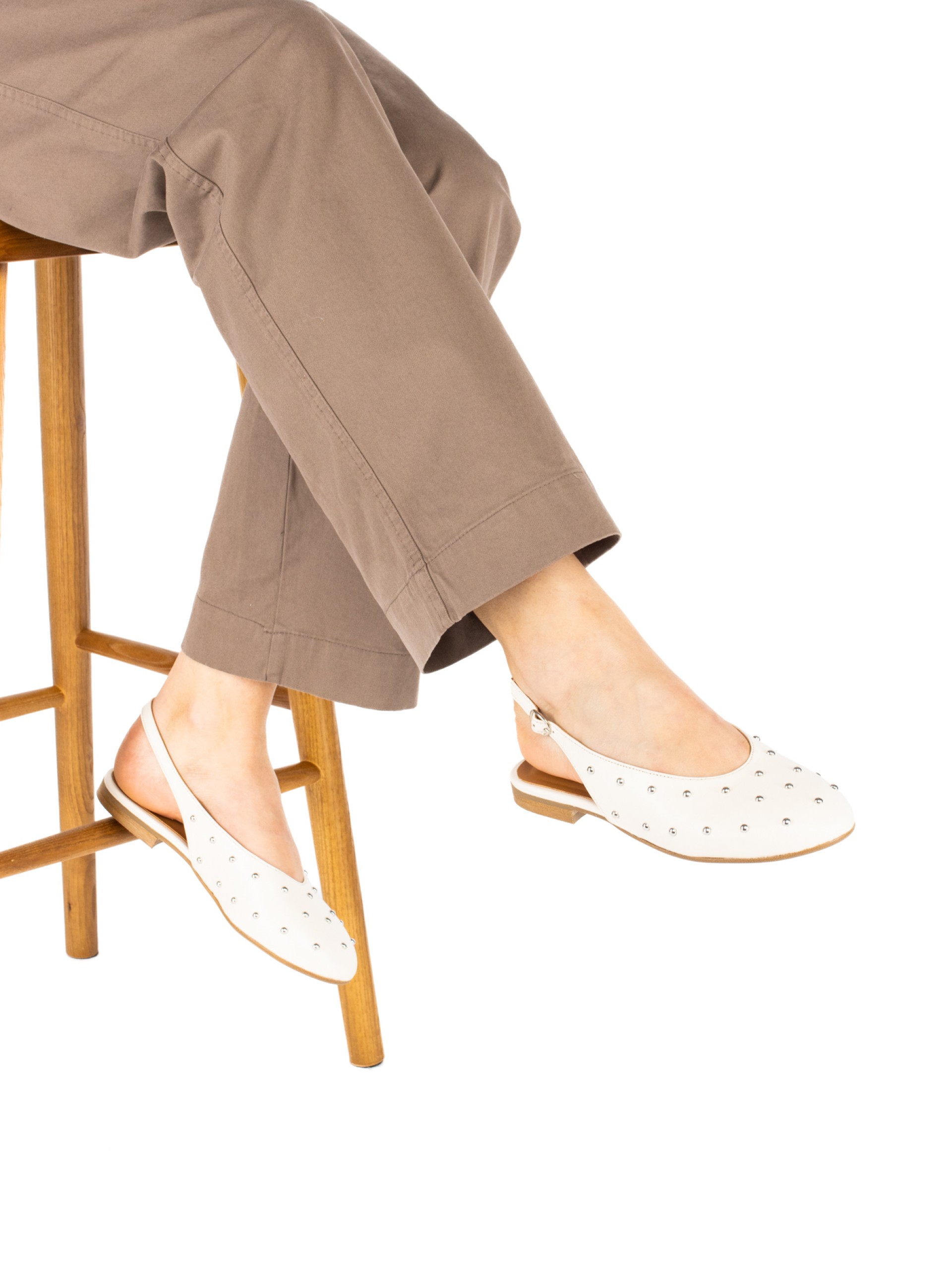Women’s leather flat shoe with studs