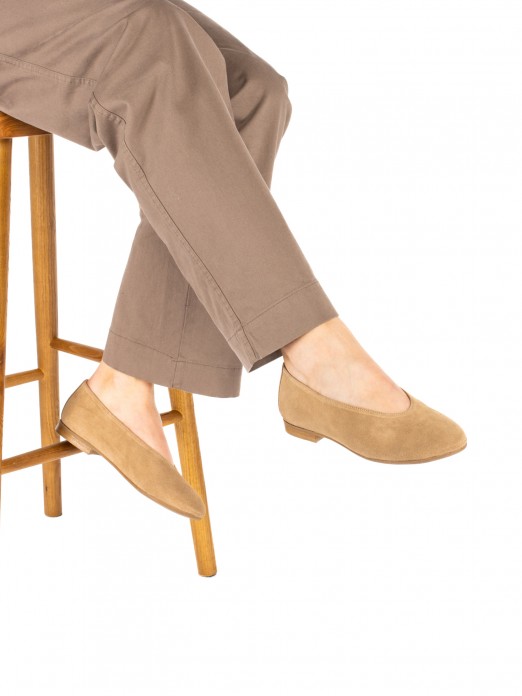 Women�s suede flat shoe