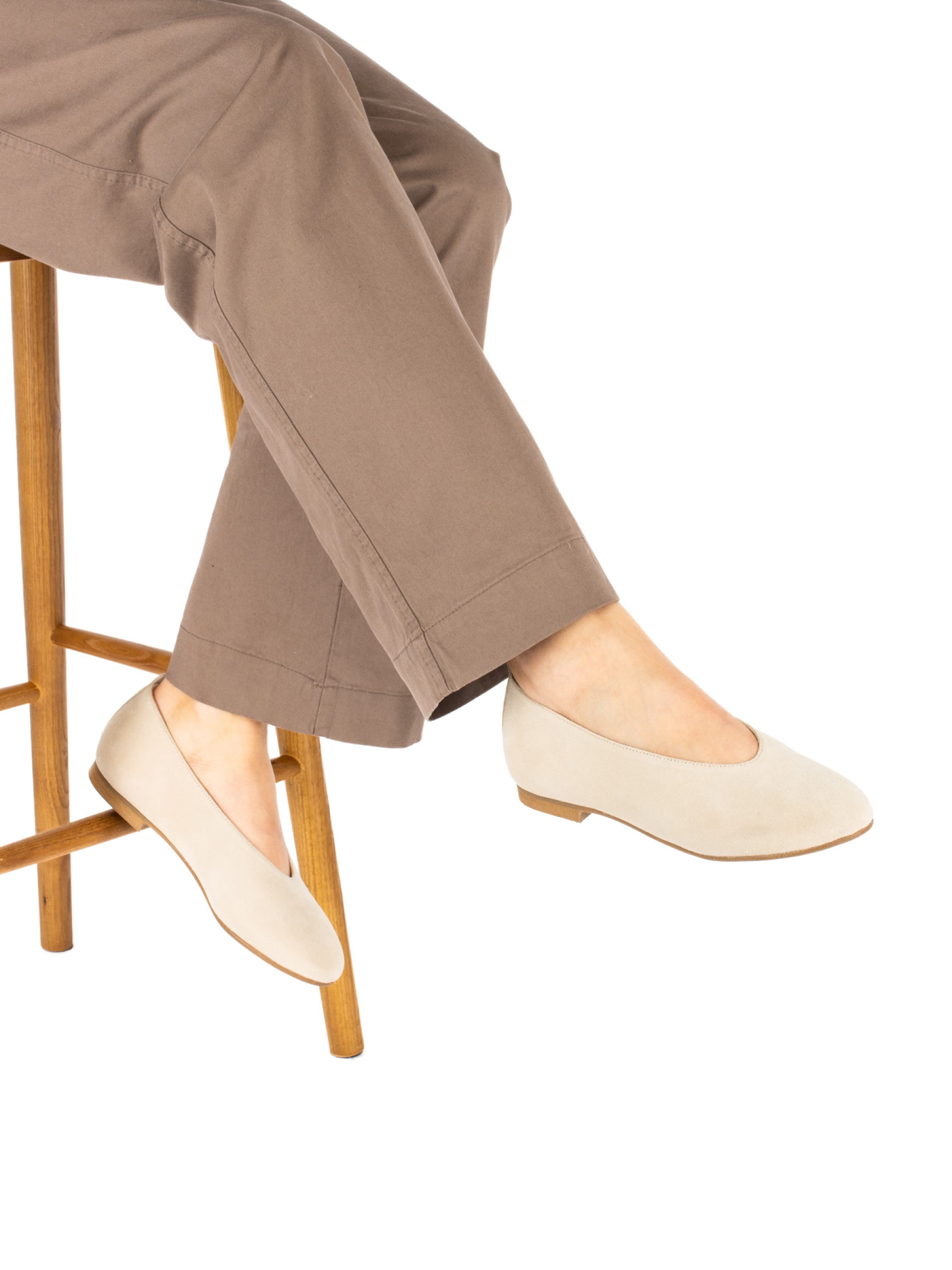 Women’s suede flat shoe