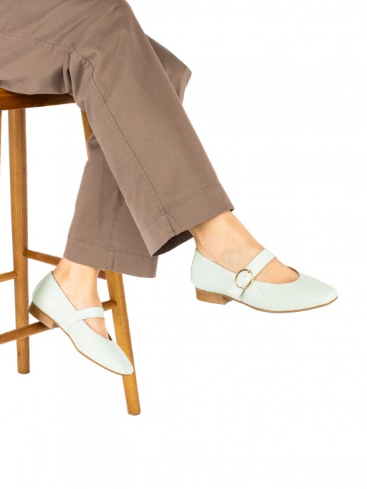 Women’s perforated leather flat shoe Women’s perforated leather flat shoe