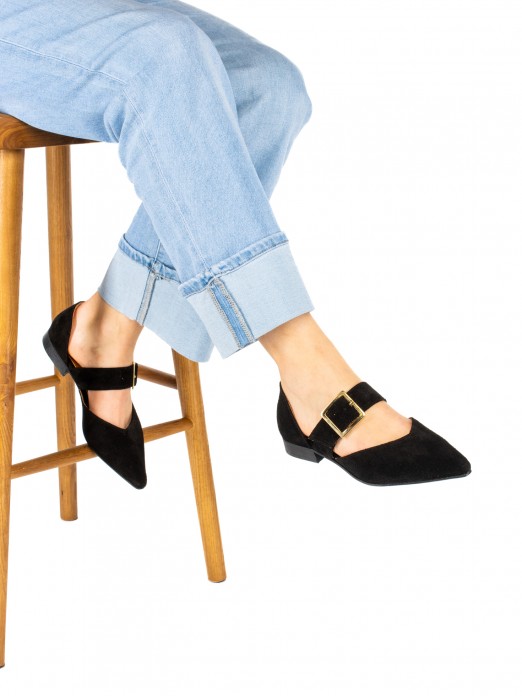 Women’s suede flat shoe with buckle Women’s suede flat shoe with buckle