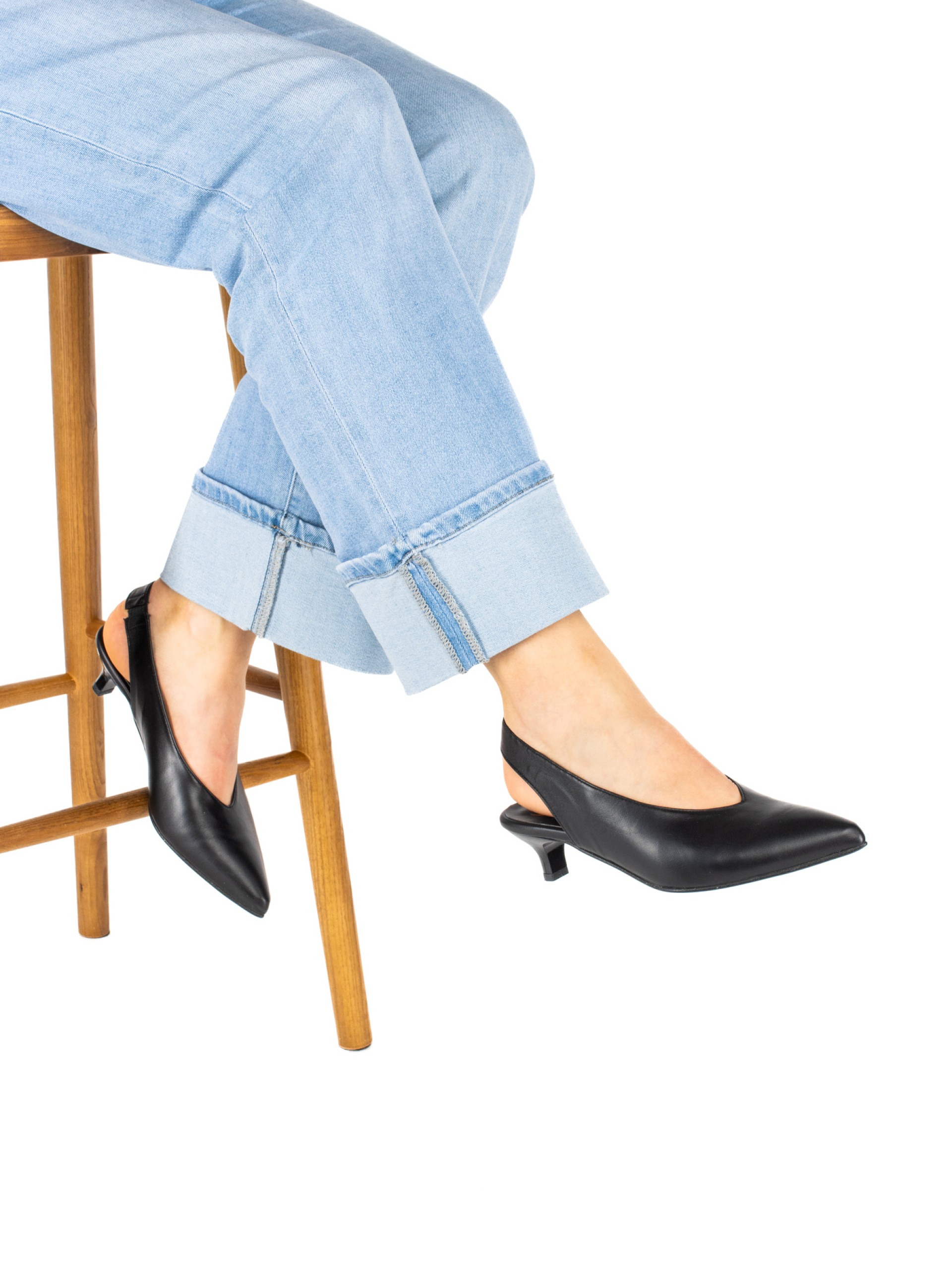 Sapato de senhora de salto estilo kitten heel