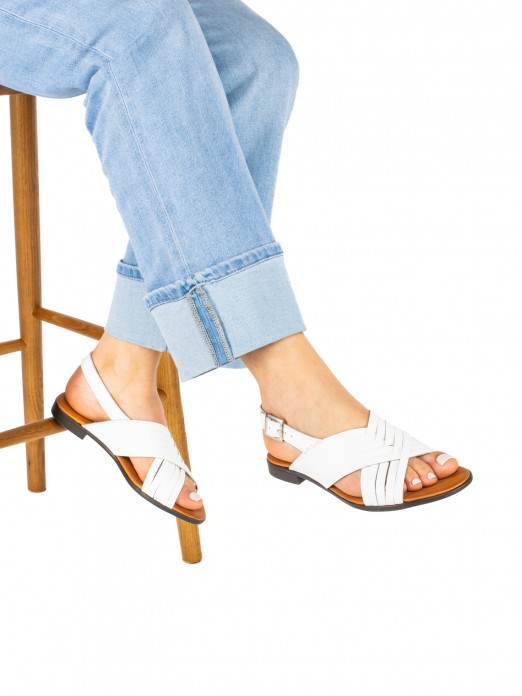 Women�s Flat Leather Sandal with Crossed Straps