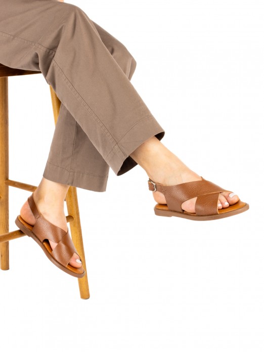 Women’s Flat Leather Sandalwith Crossed Straps Women’s Flat Leather Sandalwith Crossed Straps
