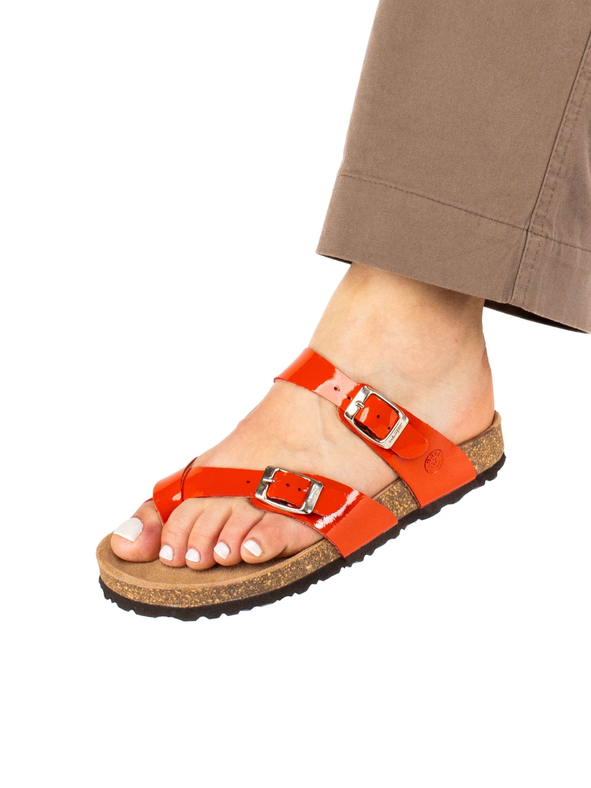 Chinelo Bio em Verniz com tiras e fivelas