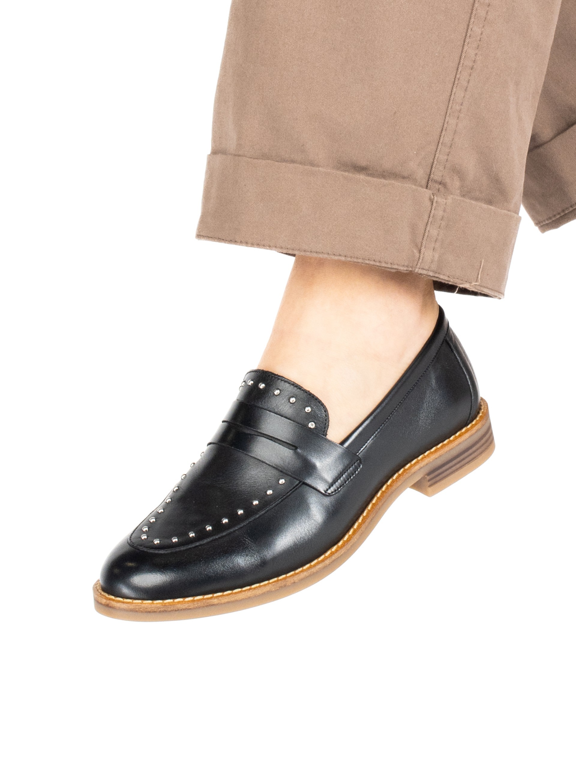 Mocassim de Senhora Pele com Tachas