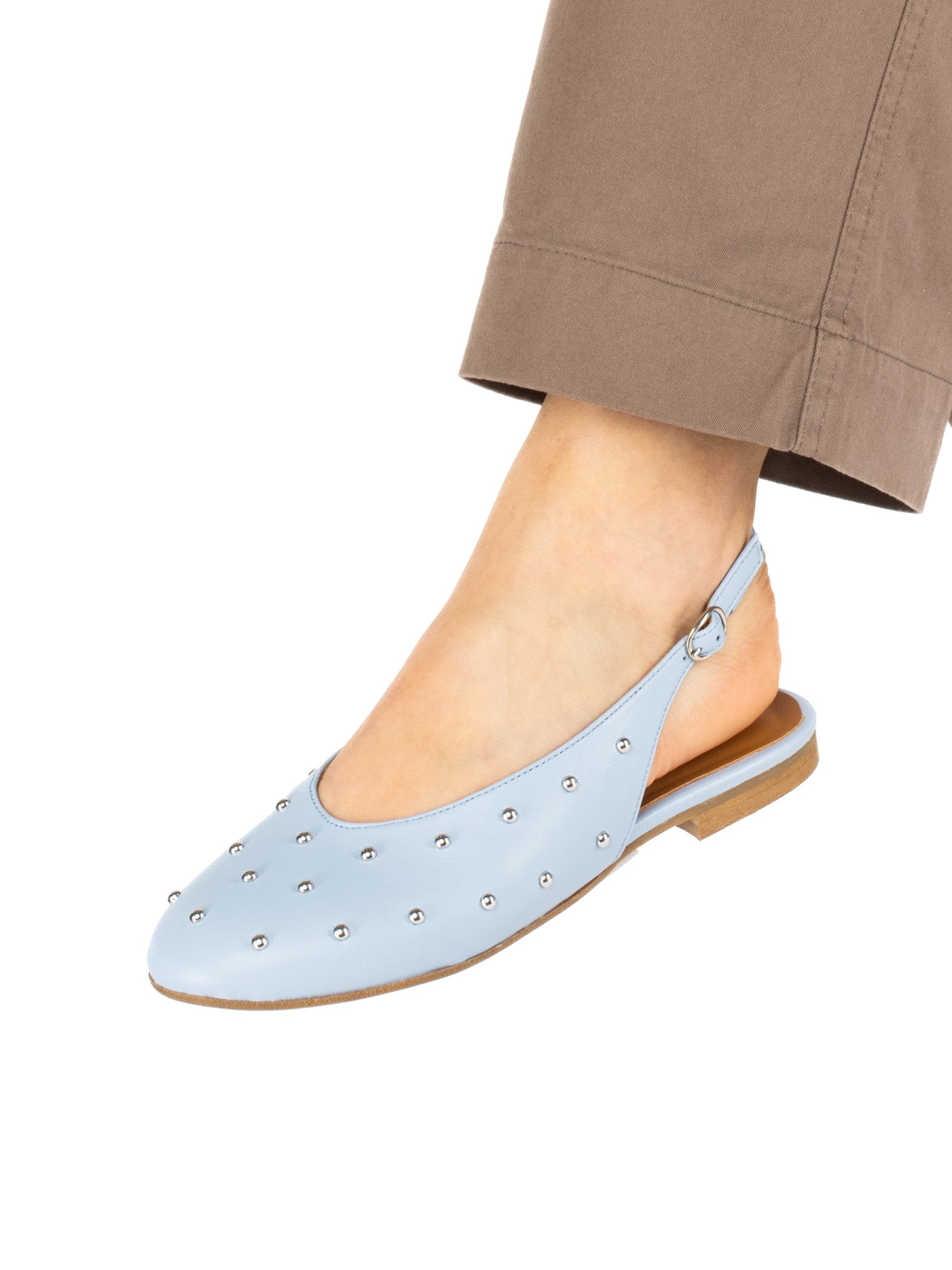 Women’s leather flat shoe with studs