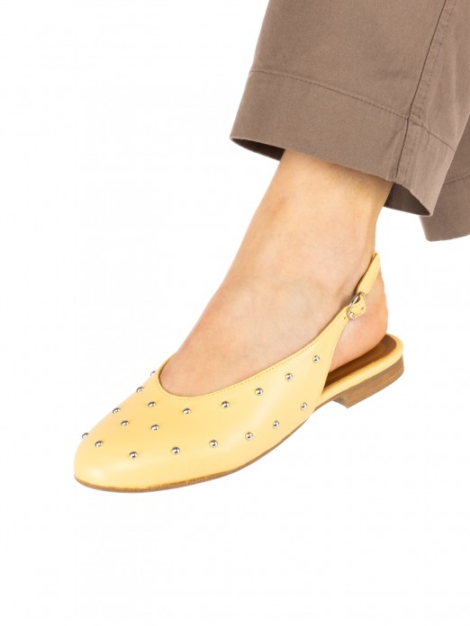 Women�s leather flat shoe with studs